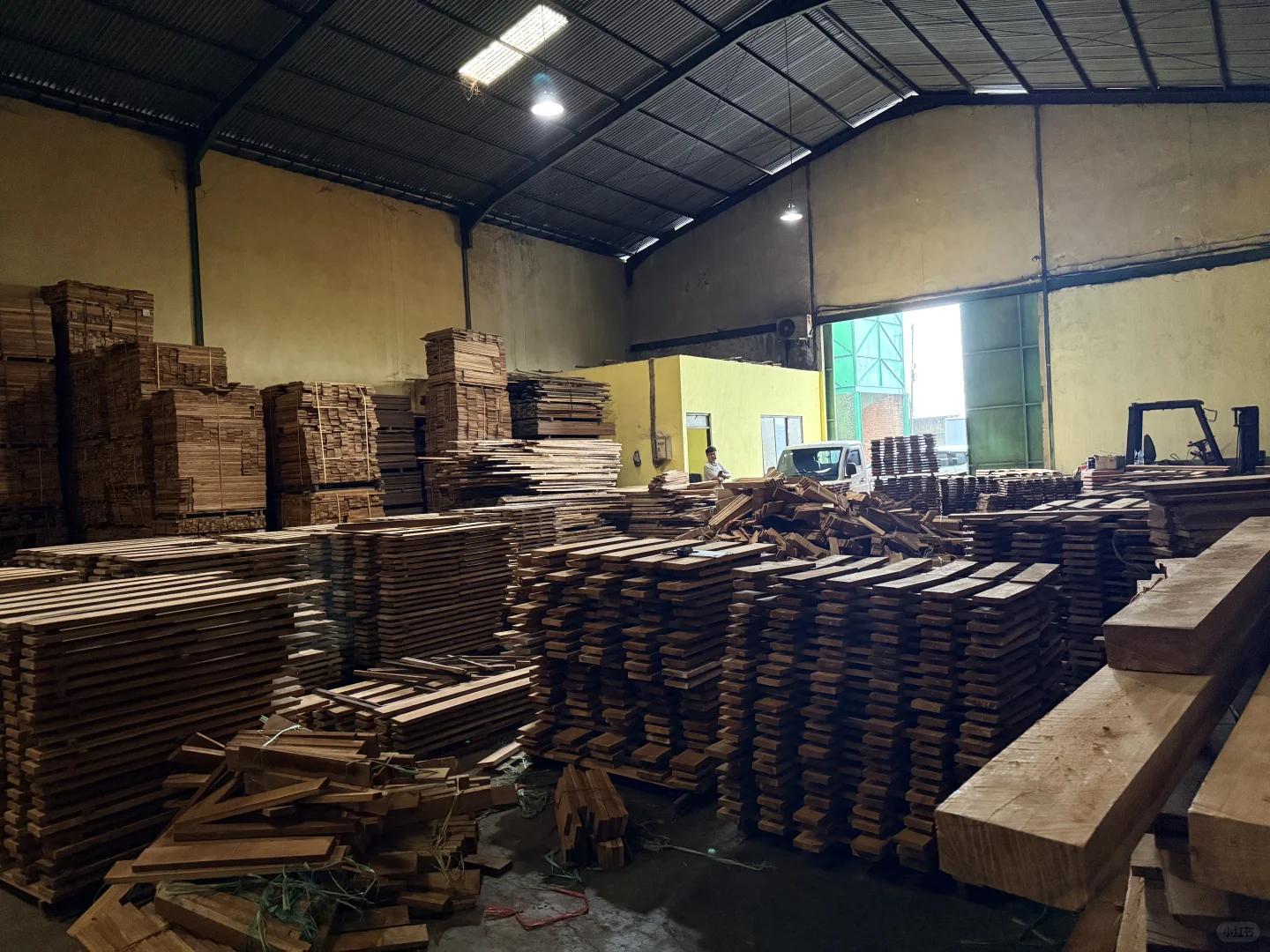 ? 我在印尼有家柚木工厂，想找国内的你！