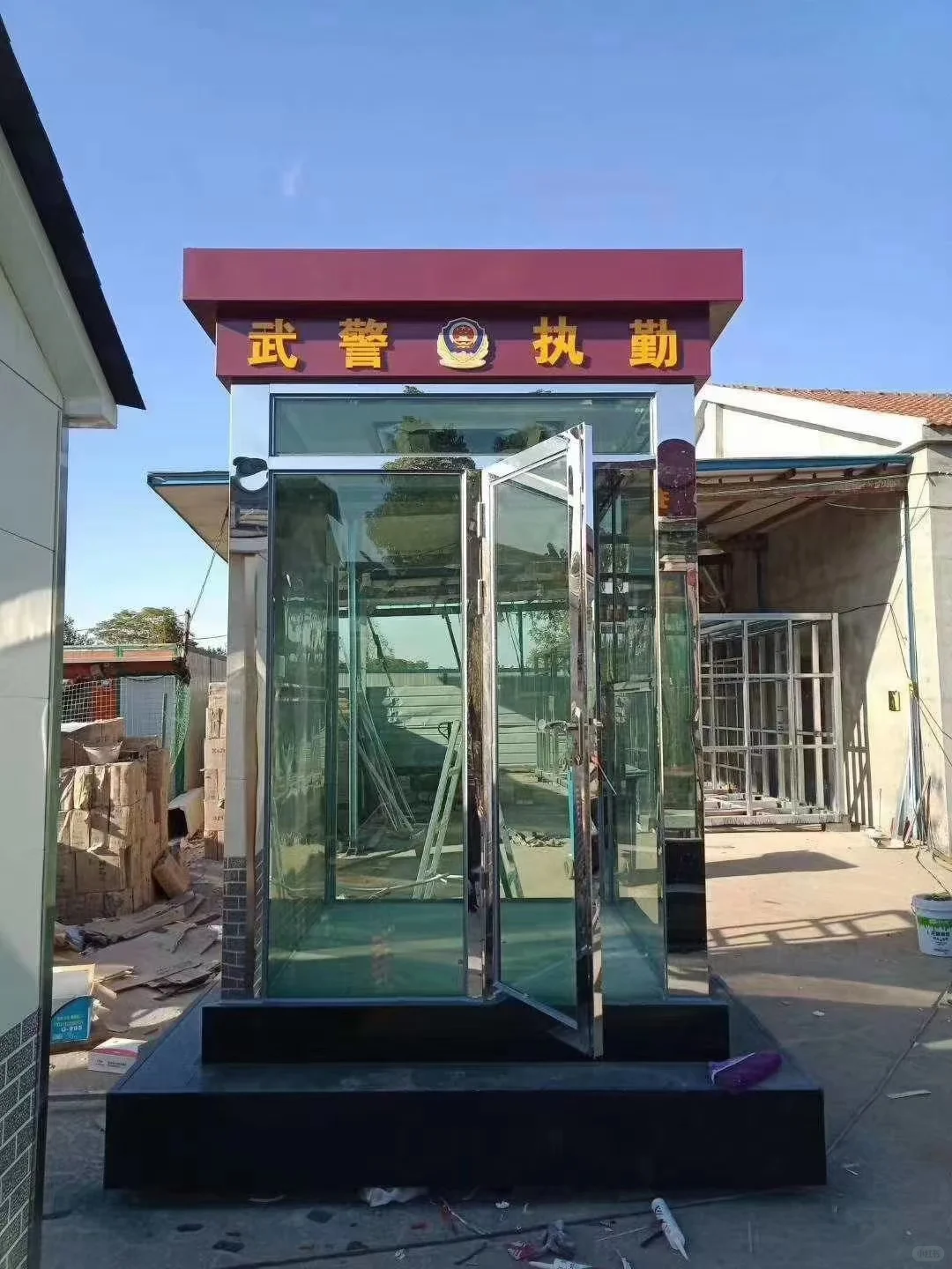 这哪是值班亭？这是园区门面天花板