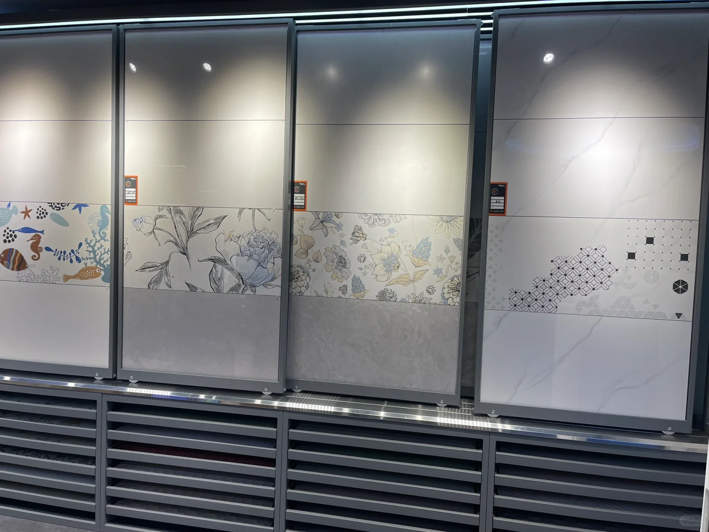 瓷砖展厅 库房批发 全屋定制