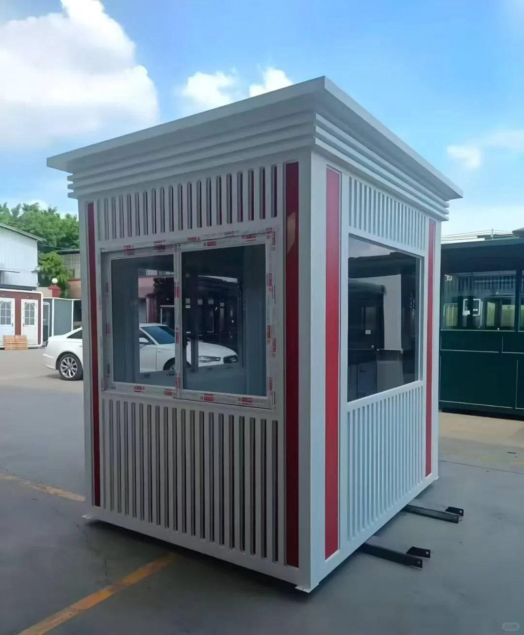 这哪是值班亭？这是园区门面天花板