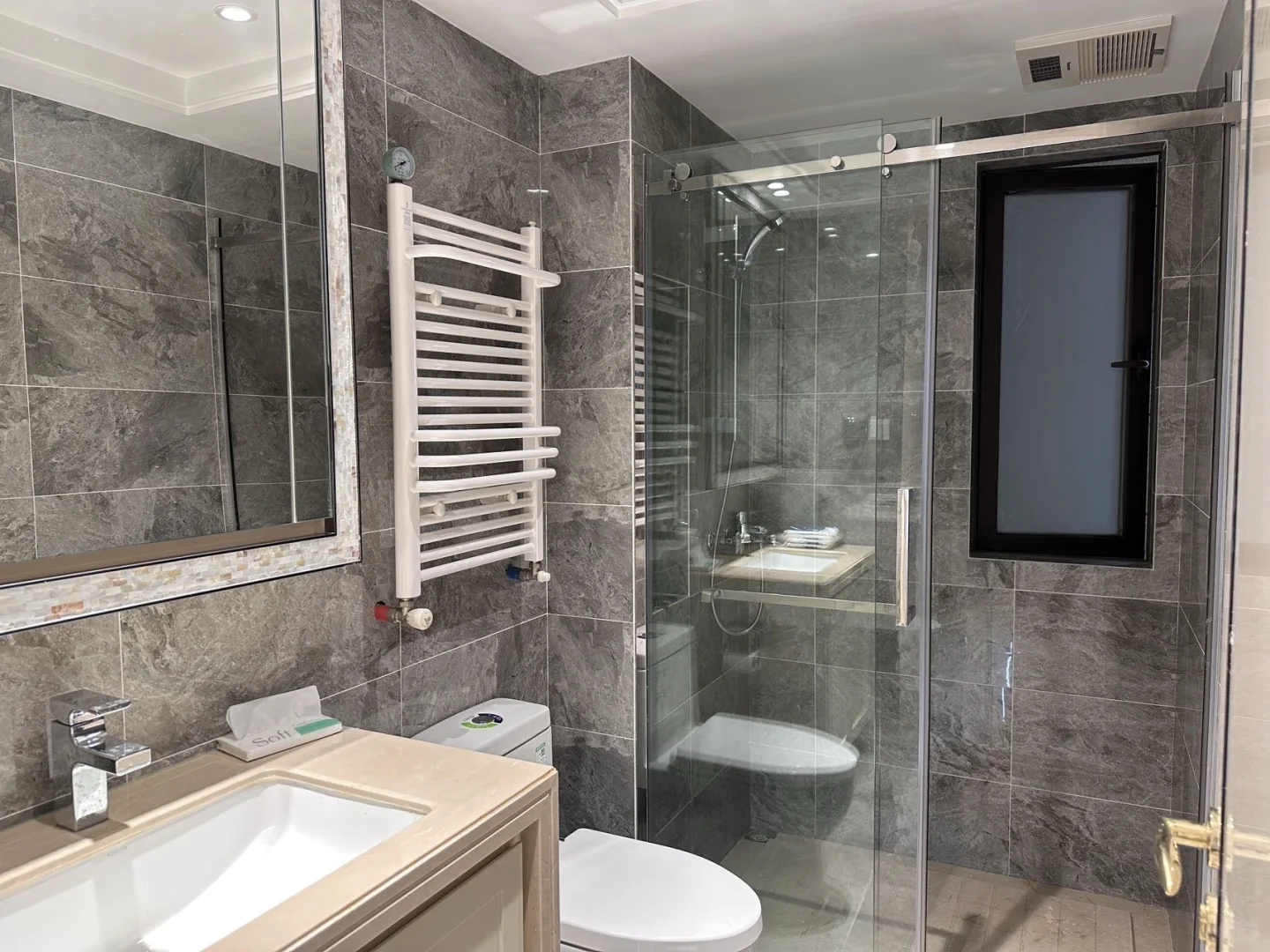 华中农业大学 揽胜公园新出三居 含泪出