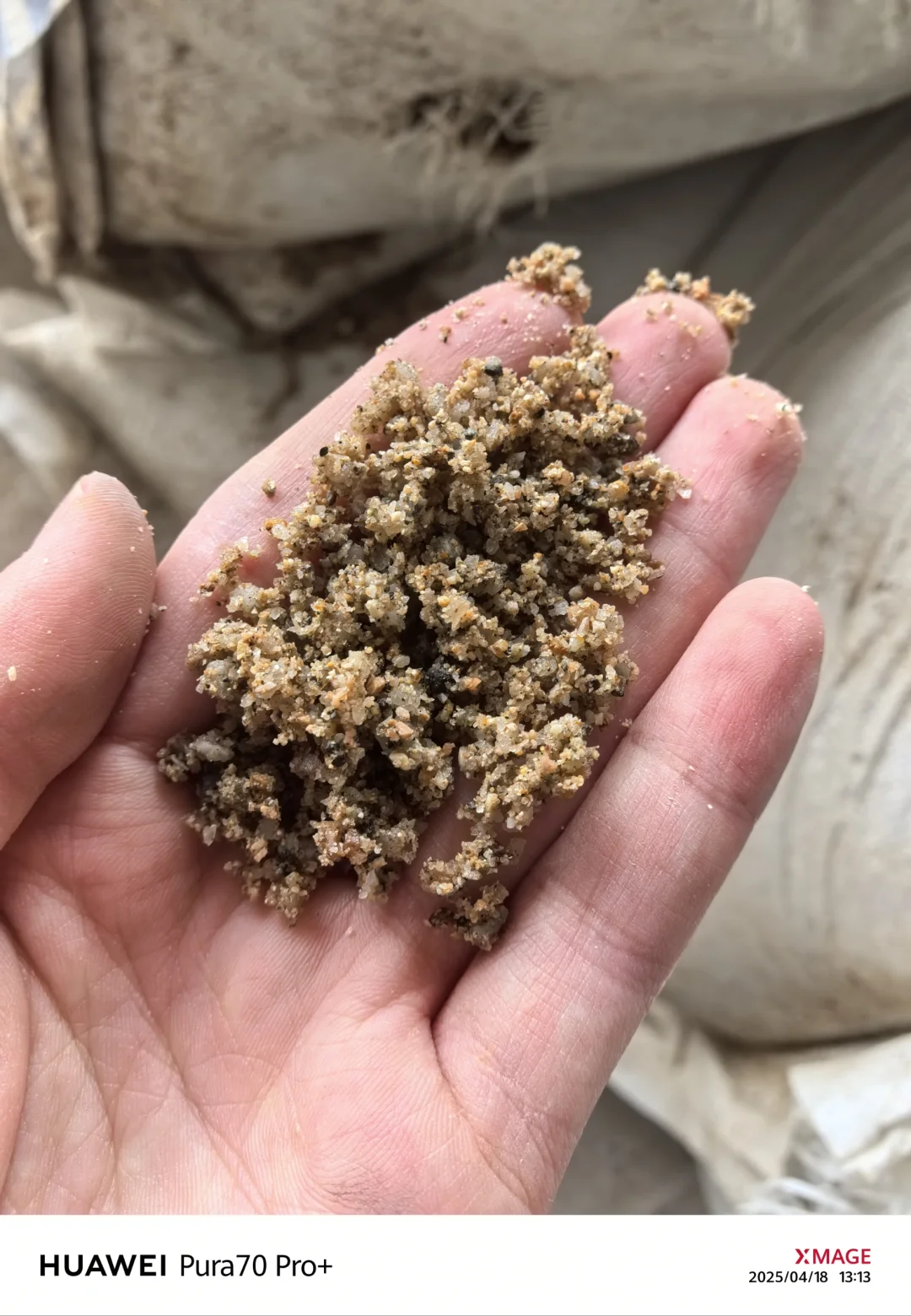 水泥沙石进场啦！来看看我的价格怎么样？