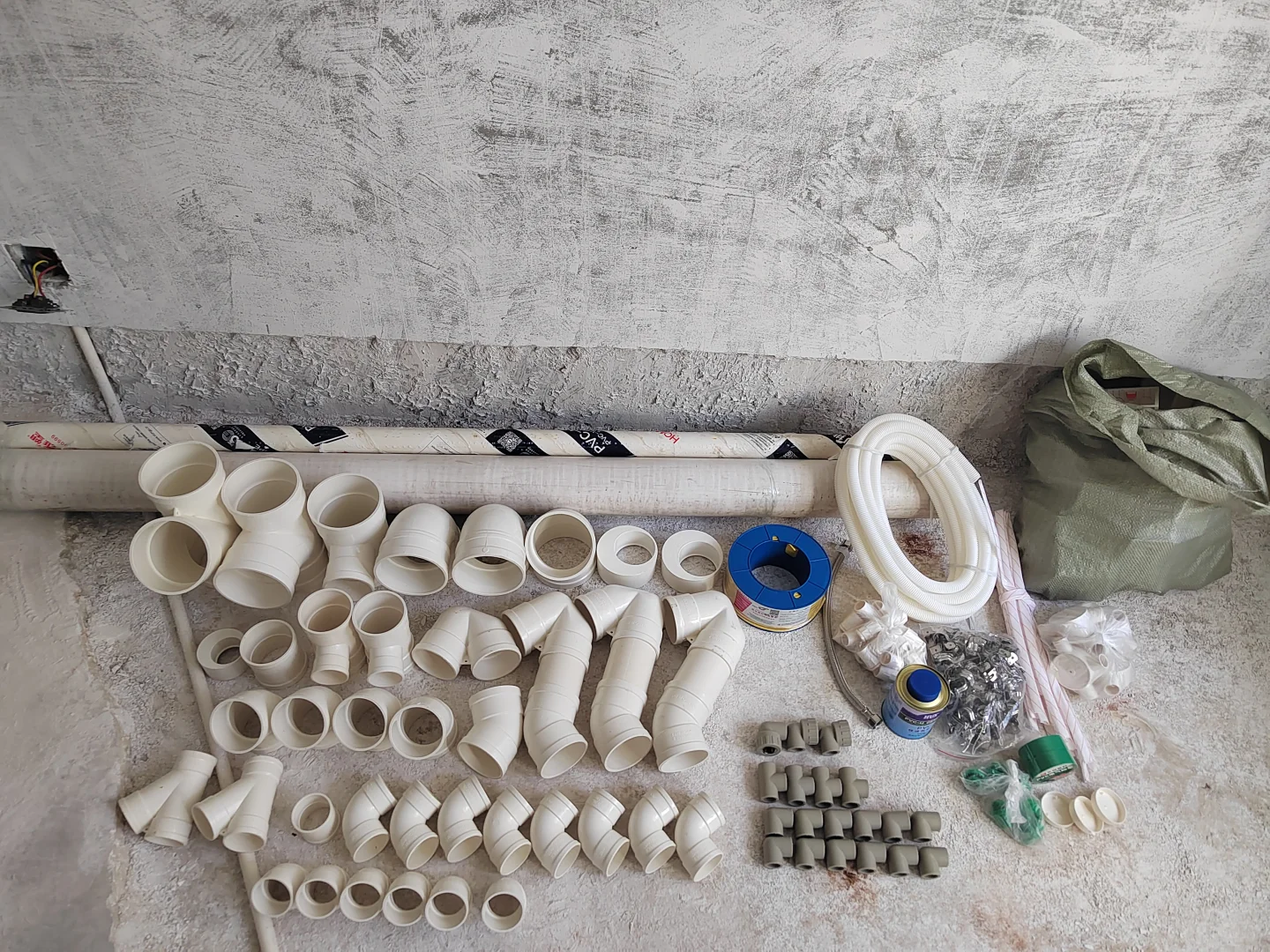 雨虹防水到货实拍｜南宁防水材料批发