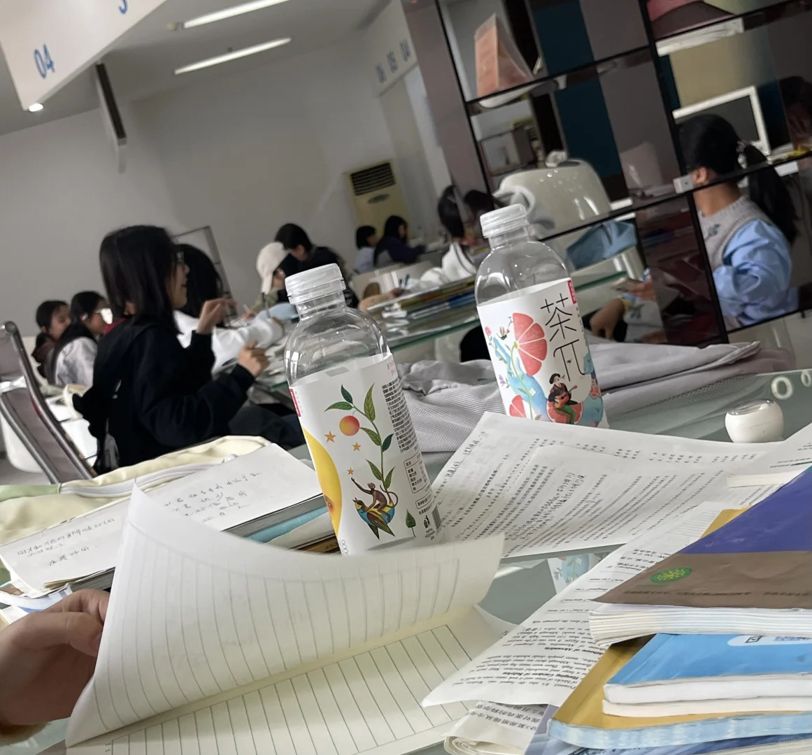 拜托?没素质的人别来图书馆！