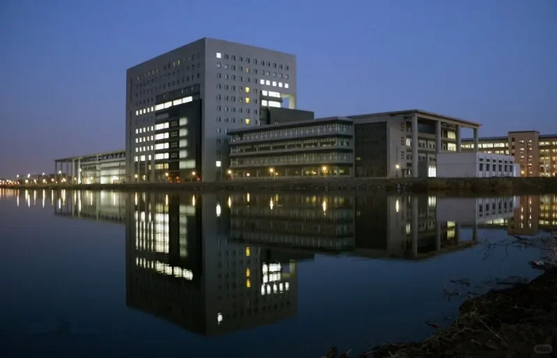 谁懂啊！一进天津师范大学图书馆就不想走了