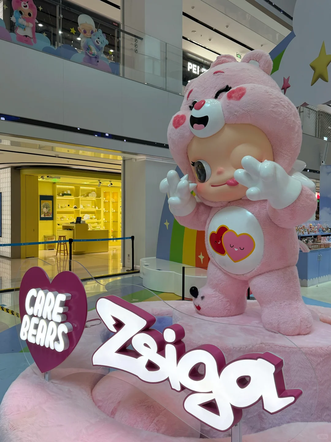 上海圣诞?新展?✨?U are Apple of My Eye