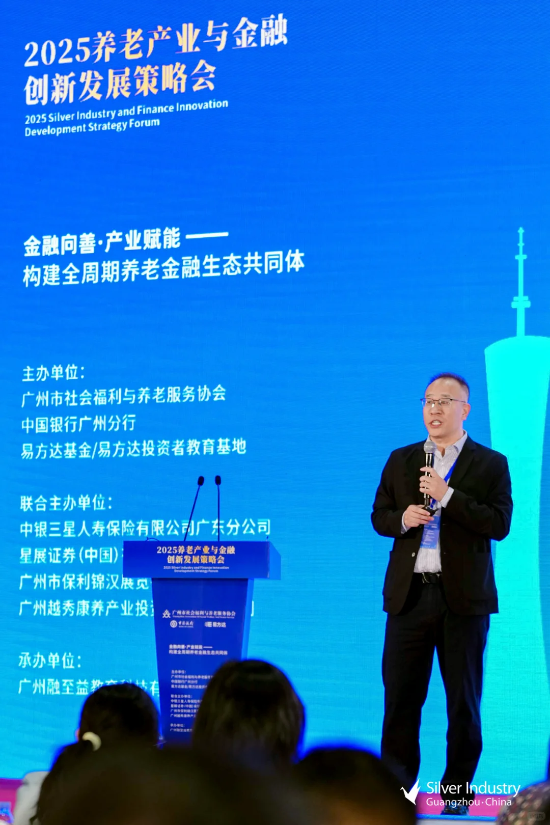 从毕业到商业摄影，我选择自由搞钱看世界