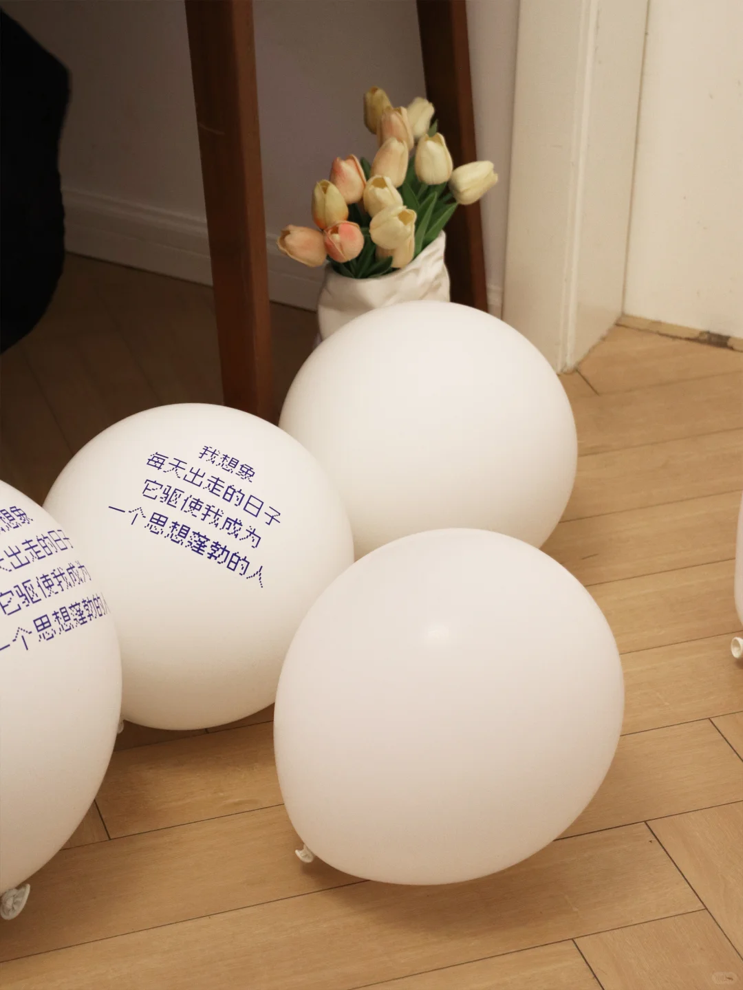 梅雨天，我在家办了个 诗 歌 展 。