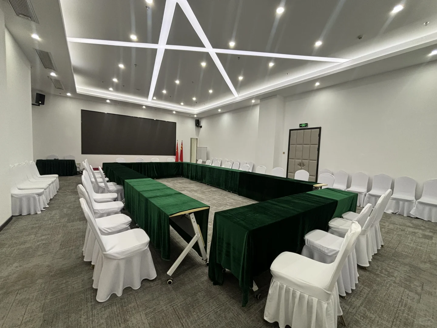 三亚开会不发愁|5-100人高端会议室任选