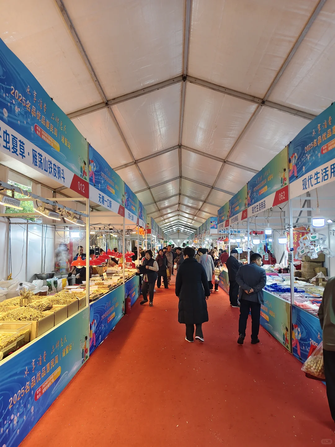 诸暨城市广场?️正热闹！赶大集一样