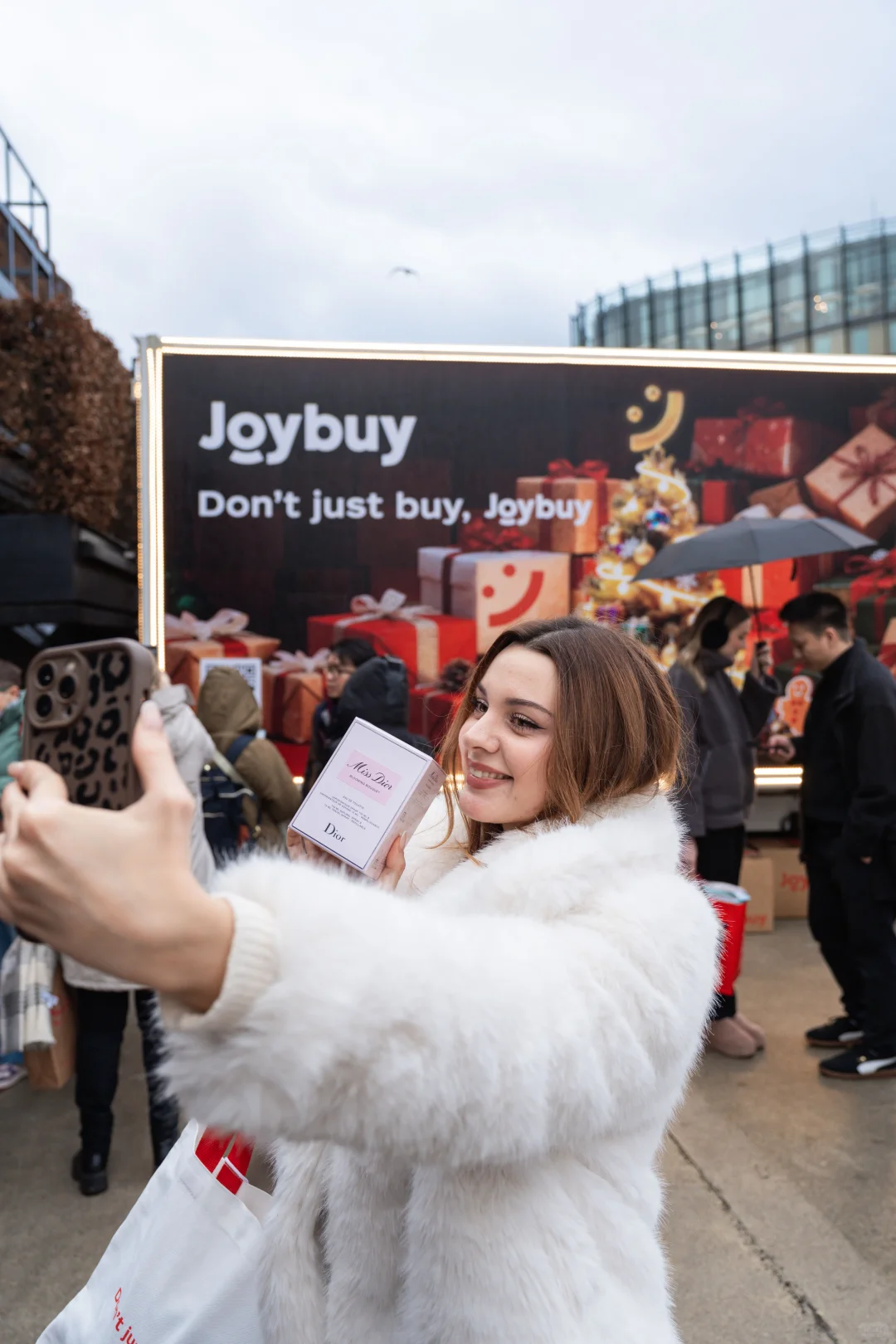 ??Joybuy圣诞快闪活动圆满举办?