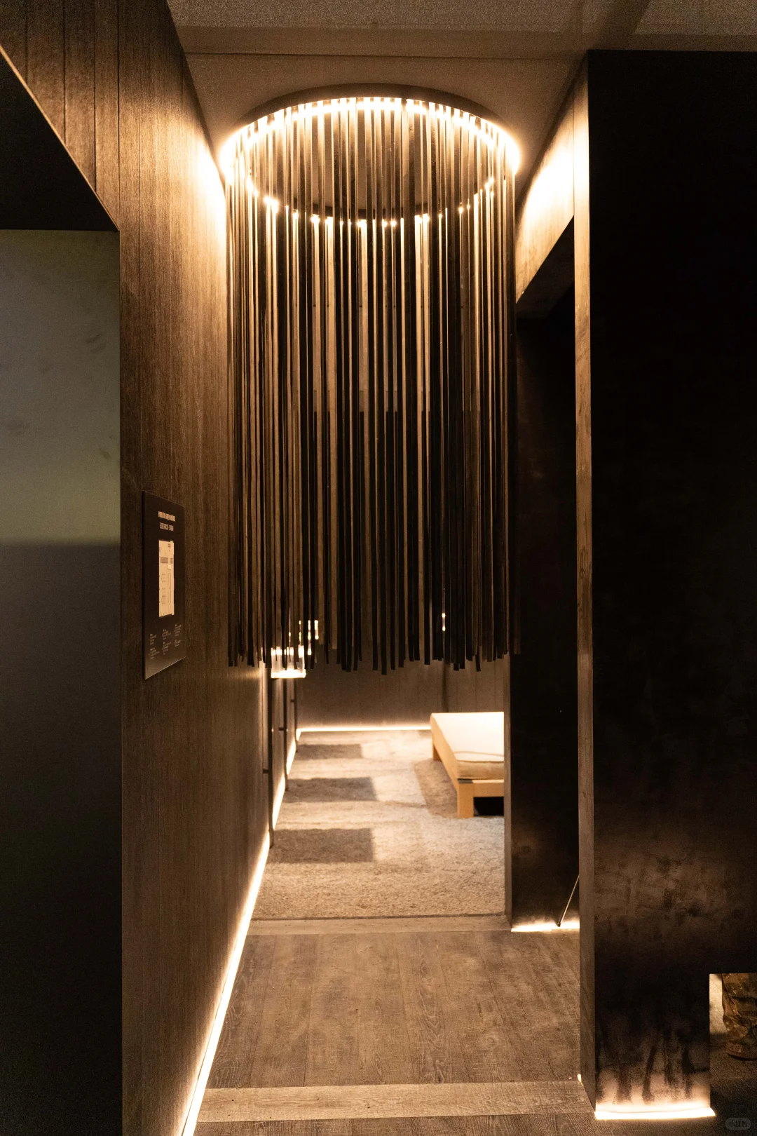吴滨X地王｜M&O香港展，藏着会发光的地板