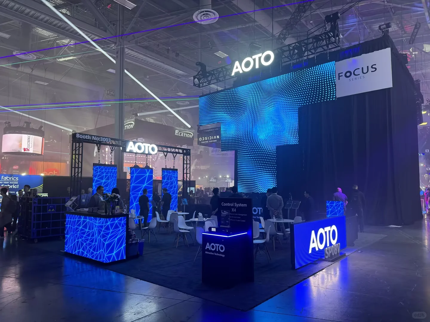 哇！这个展台也太炫了！?