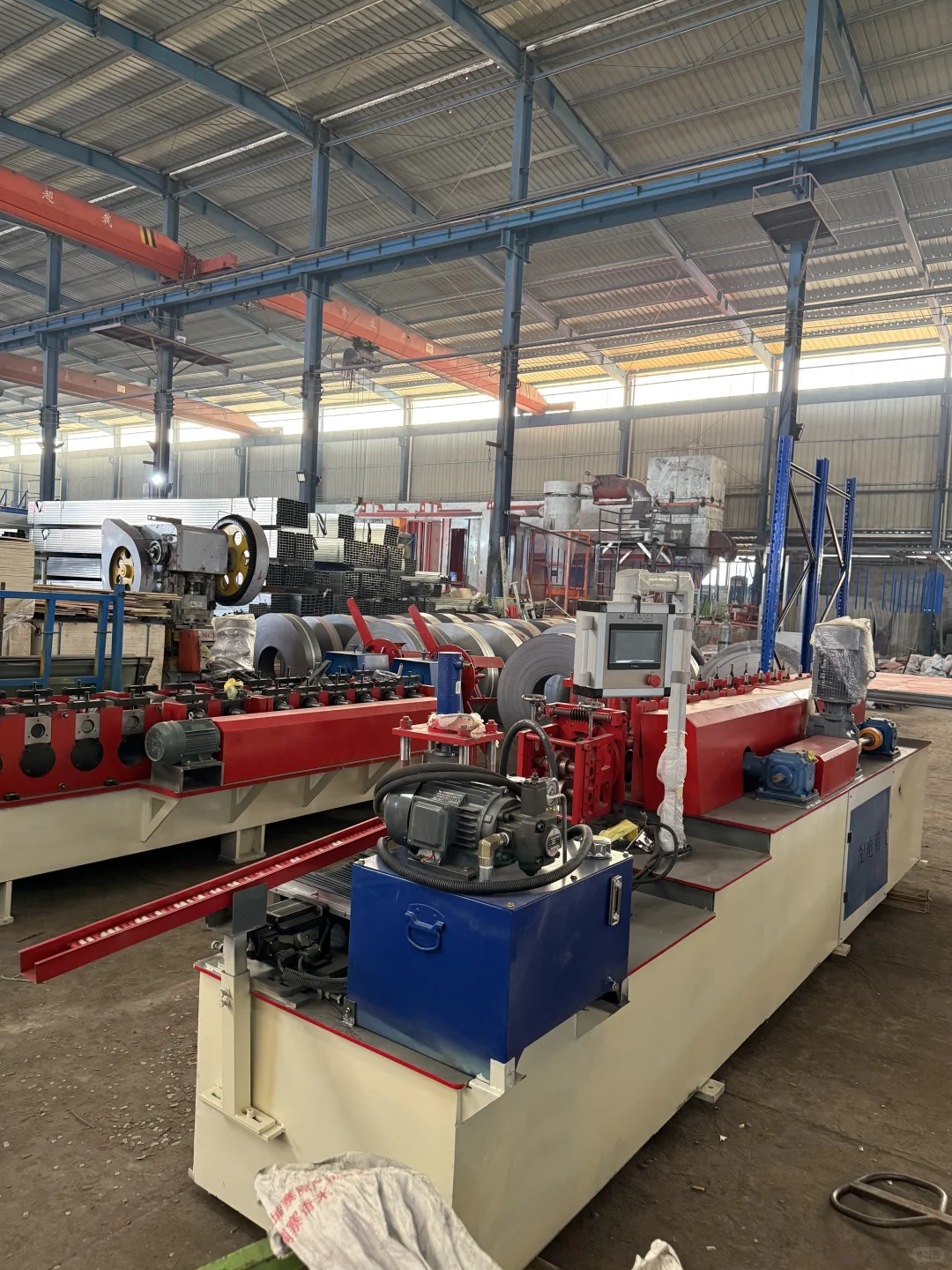 仓储货架工厂舍得投资设备才能做出更好产品