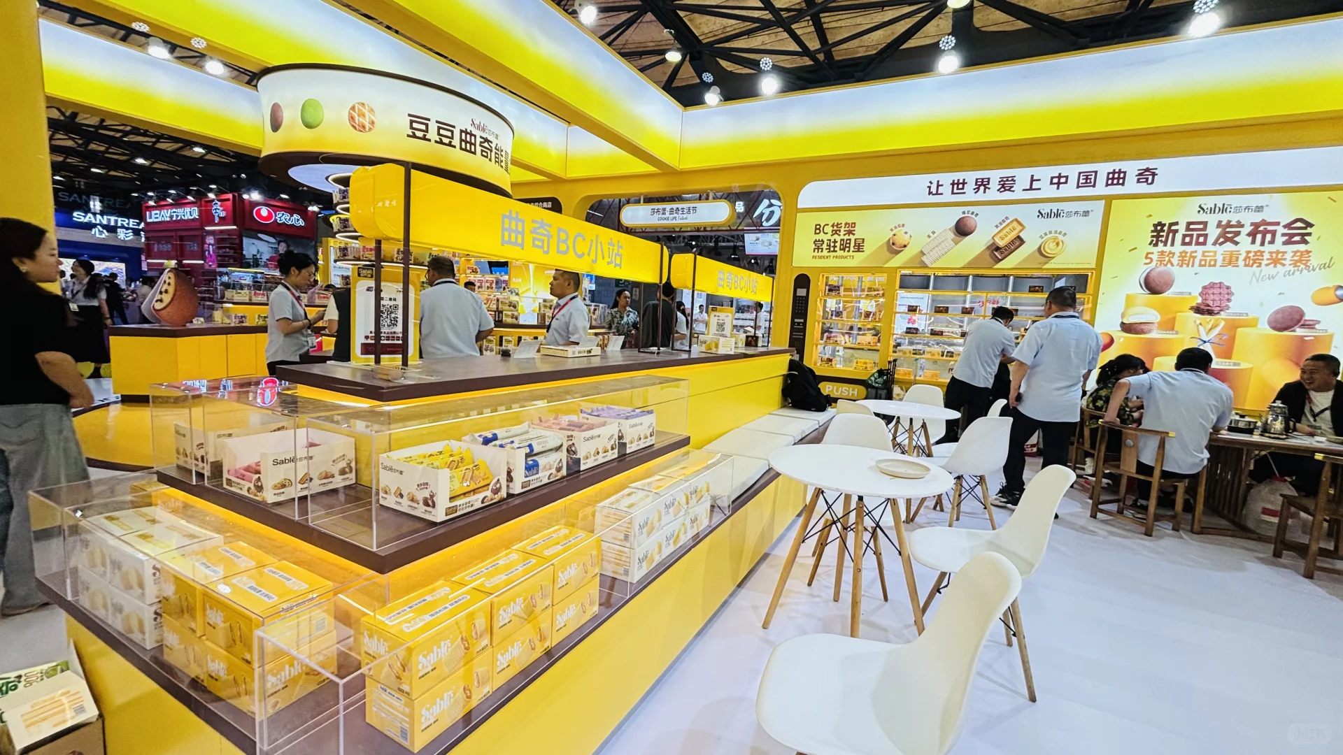 上海西雅食品展现场 ～黄色为基调的展台