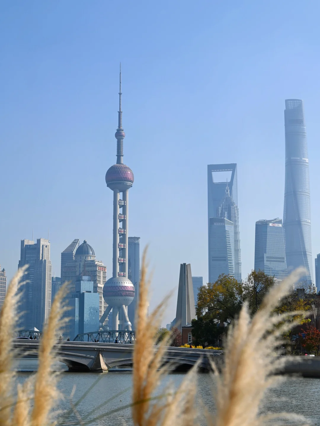 ? 从苏州河到外滩 黄浦江边的老建筑群