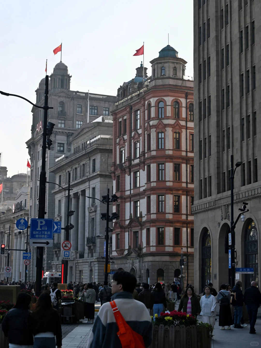 ? 从苏州河到外滩 黄浦江边的老建筑群