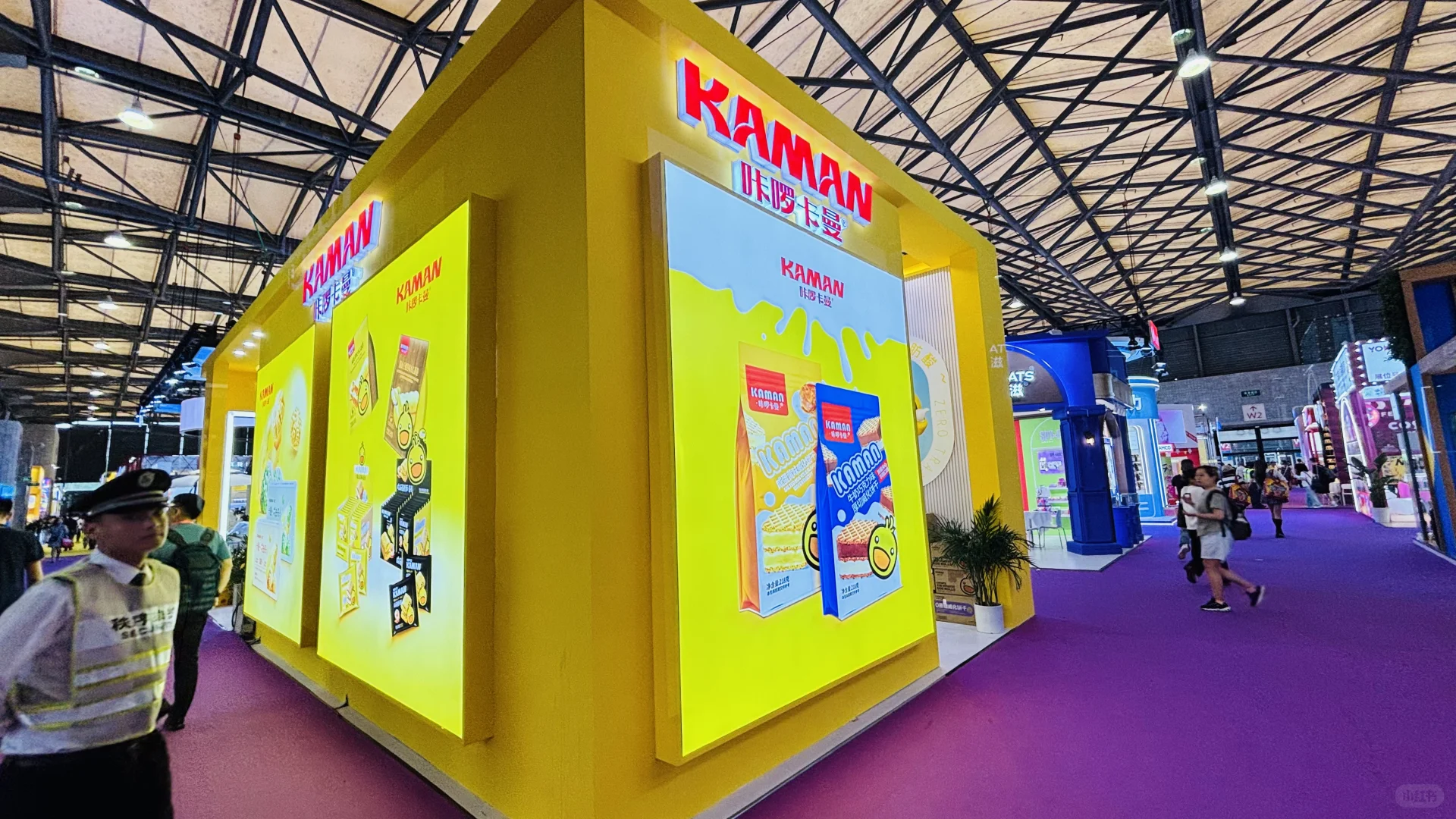 上海西雅食品展现场 ～黄色为基调的展台