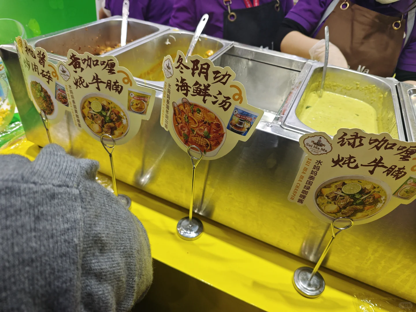 食品展能吃的不多，排队的很多