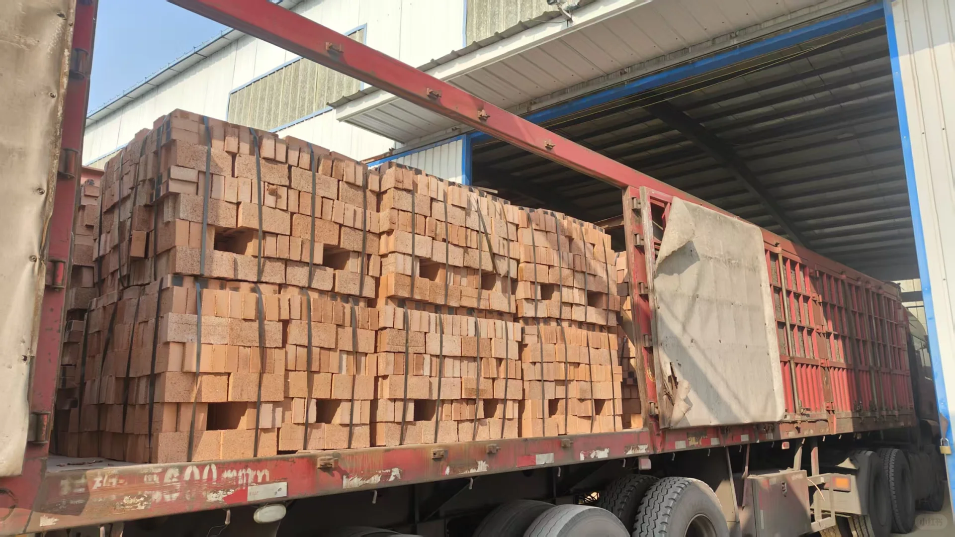 优质红砖批发，量大价优。随时滴滴