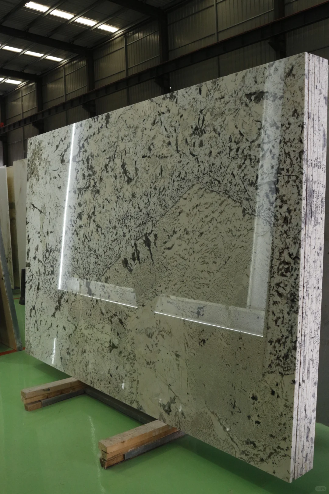 挖到宝? 这家石材店把自然搬进了展厅