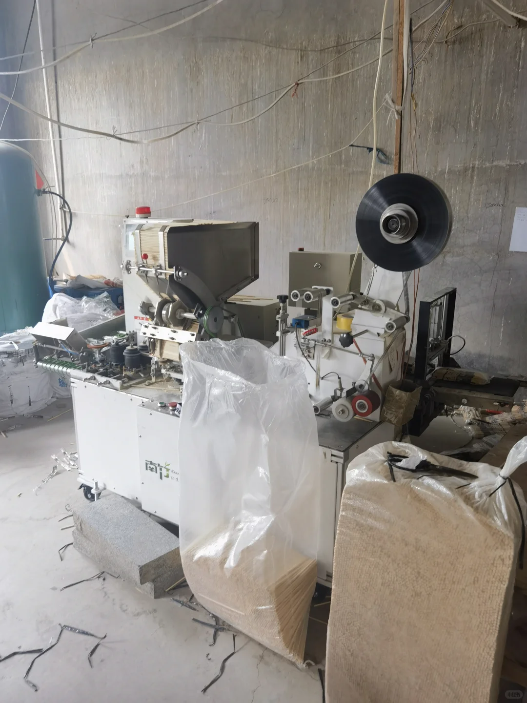 石家庄有需要塑料袋跟筷子的老板联系！