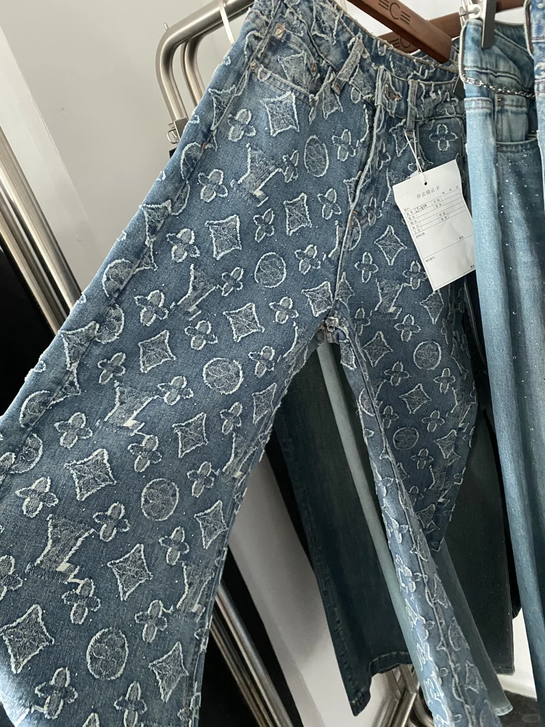 专注一二线品质的广州服装加工厂