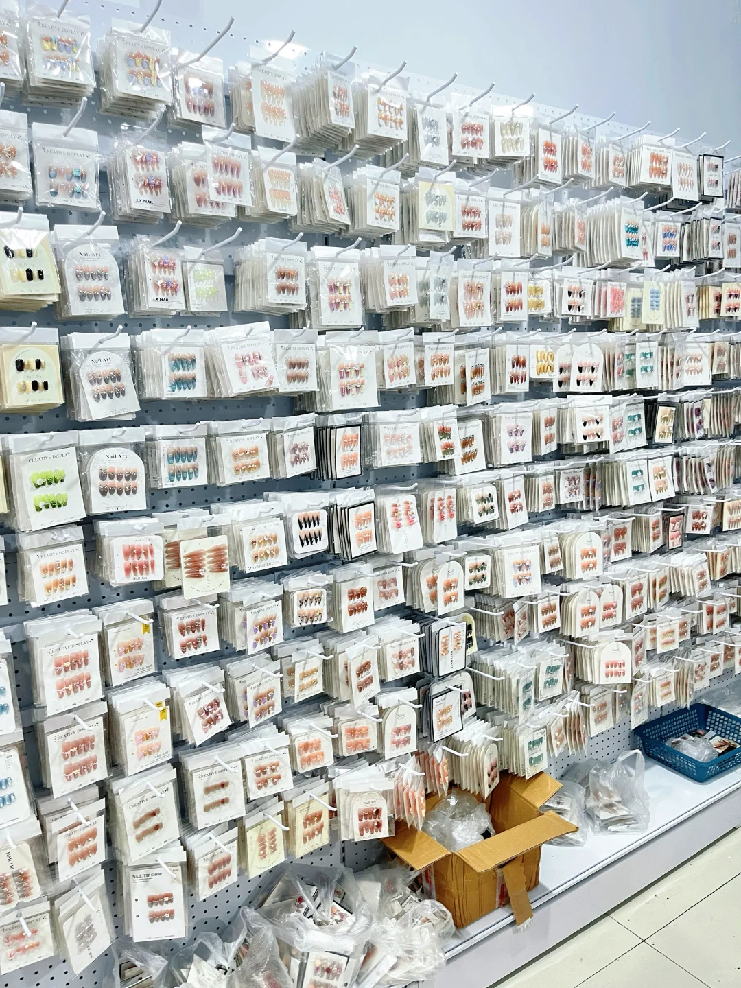 纯手工穿戴甲源头批发工厂！挑花眼了?