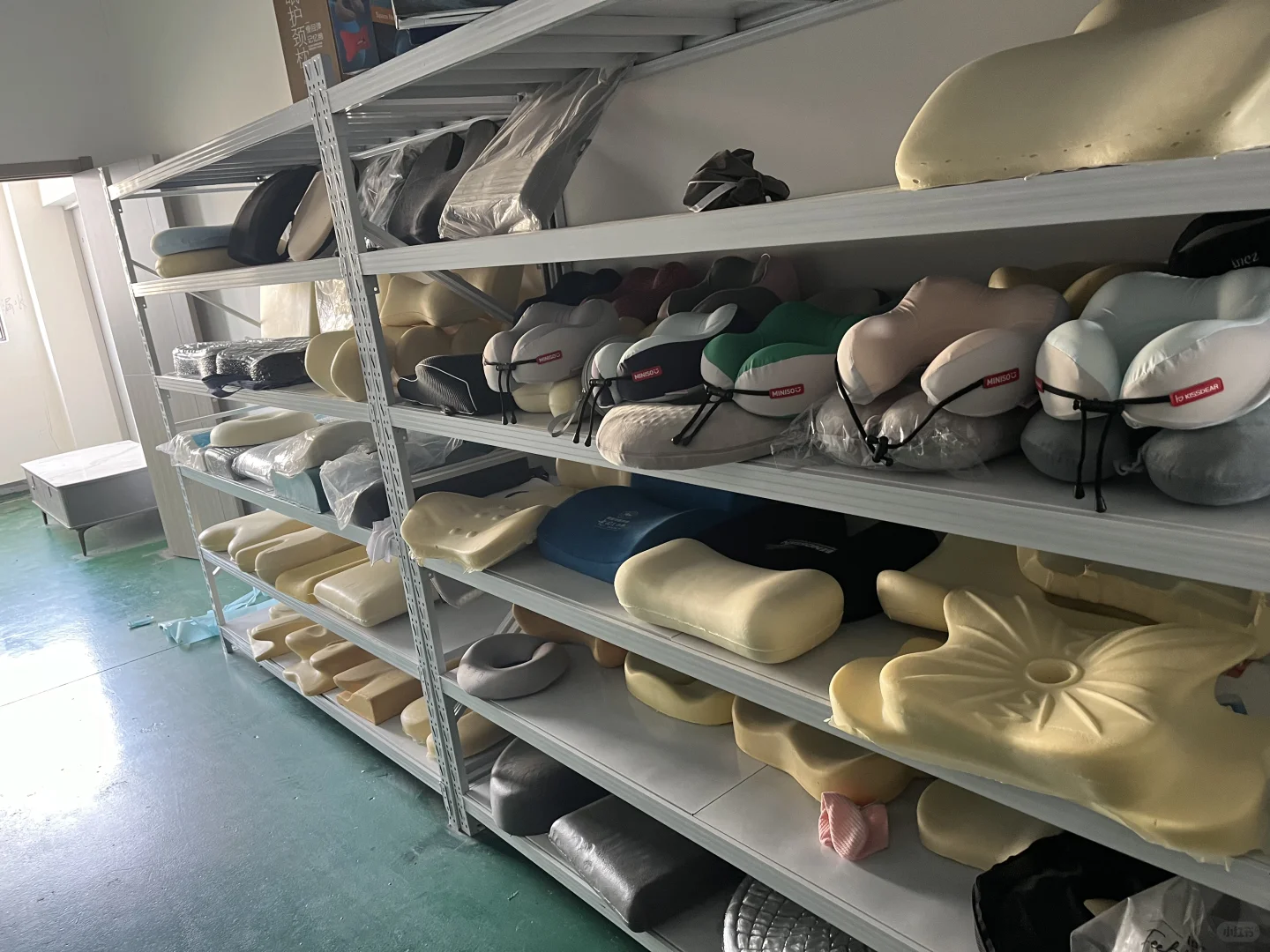 跨境家纺外贸记忆棉枕头工厂 产品丰富