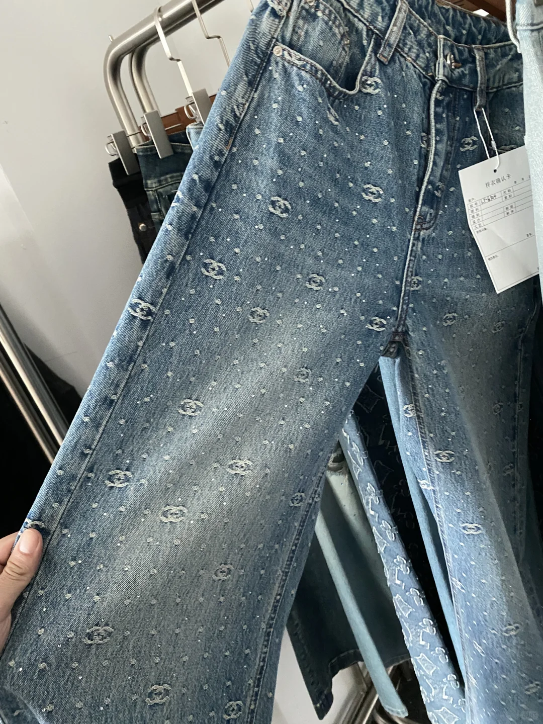 专注一二线品质的广州服装加工厂