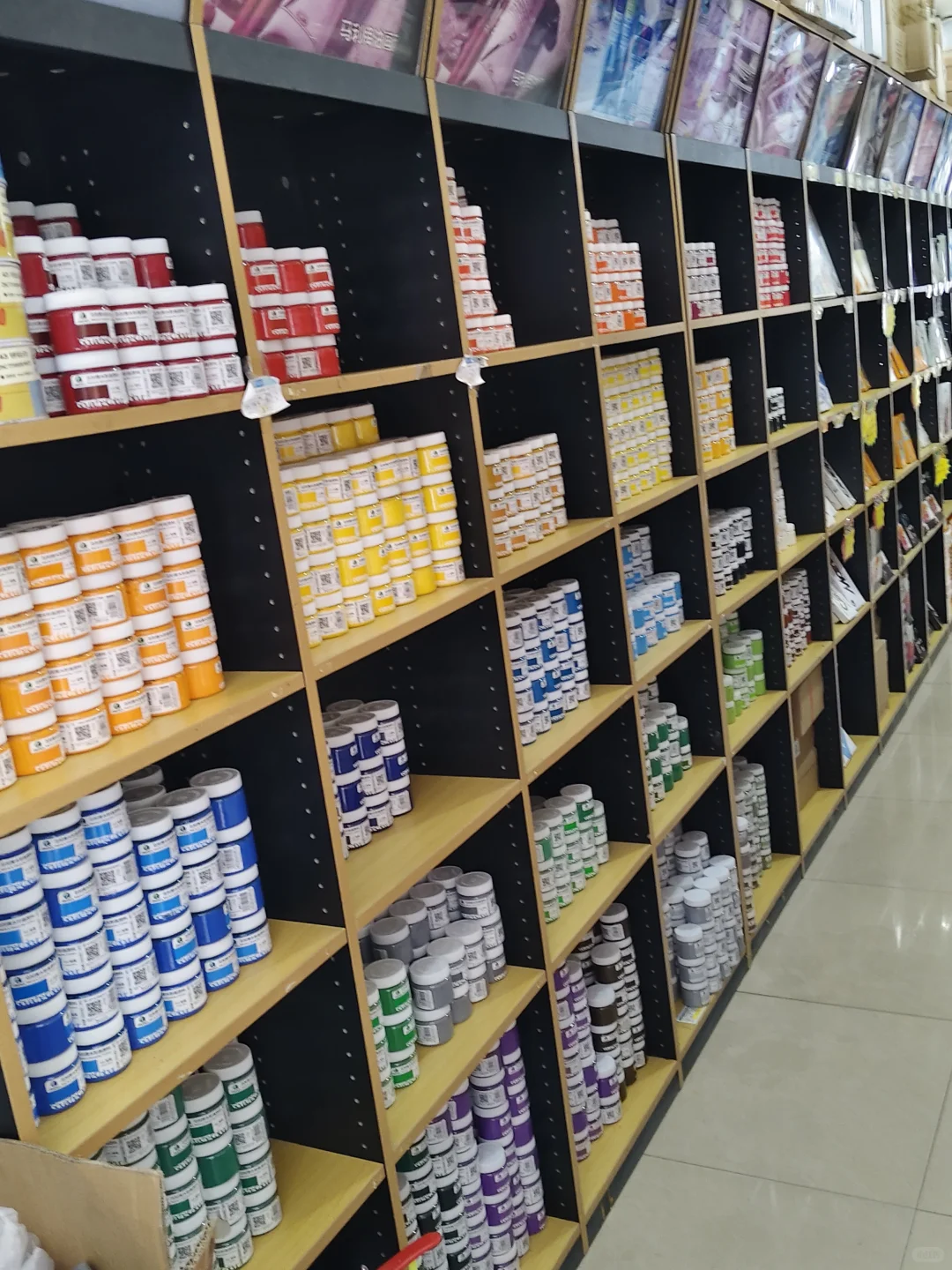 看看这家工厂门店画材