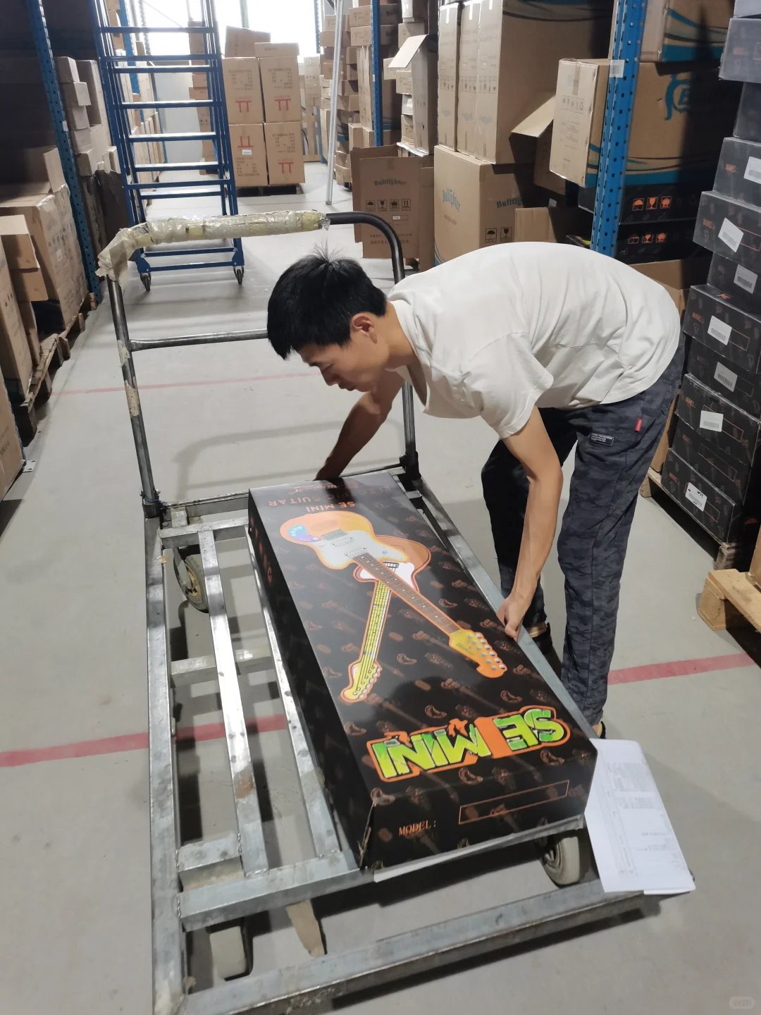 乐器批发仓库 真的太好逛啦