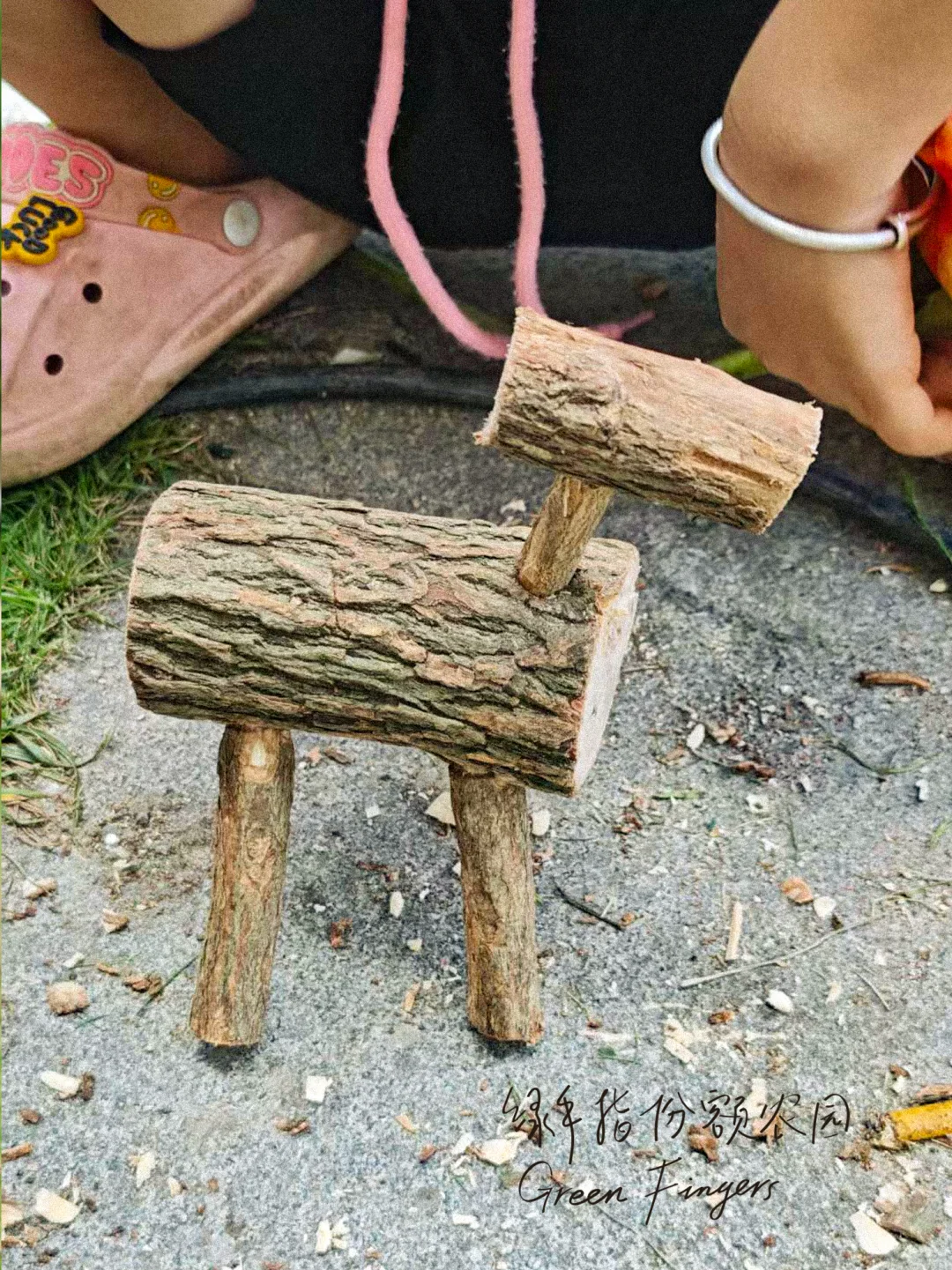 ?废弃树枝大改造！农场变身艺术乐园?