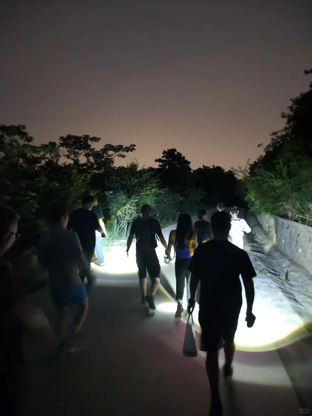 又见鬼笑石：爬山需要随时补充蛋白质