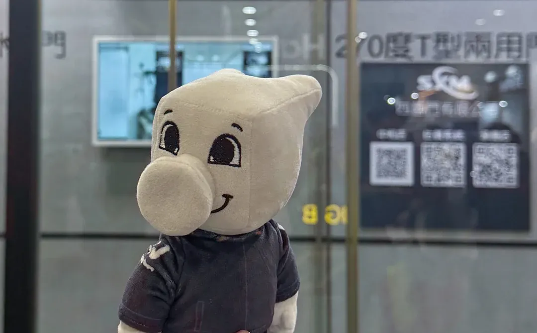 秘密行动？ 10小时飞行只为参加这个展会