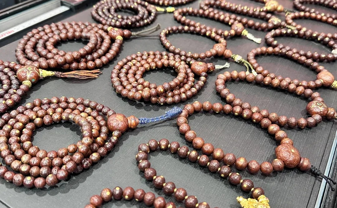 来了！来了！现场人潮涌动！