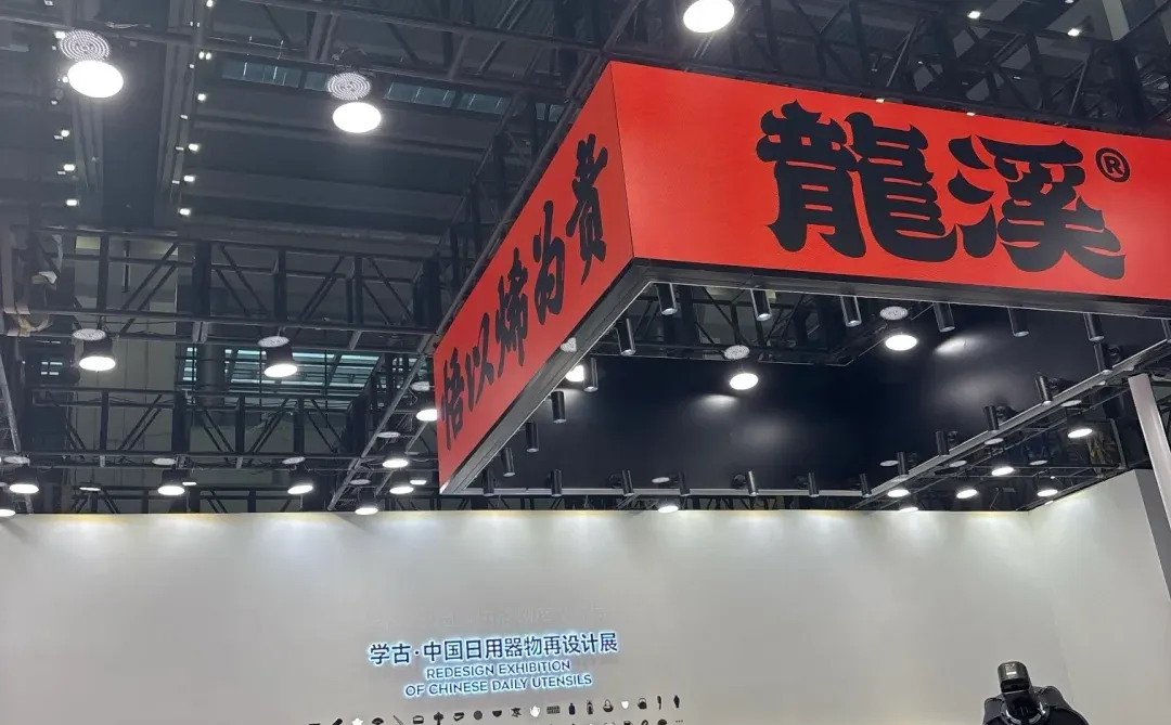 深圳茶博会必打卡：马年壶与黑晶柜体验