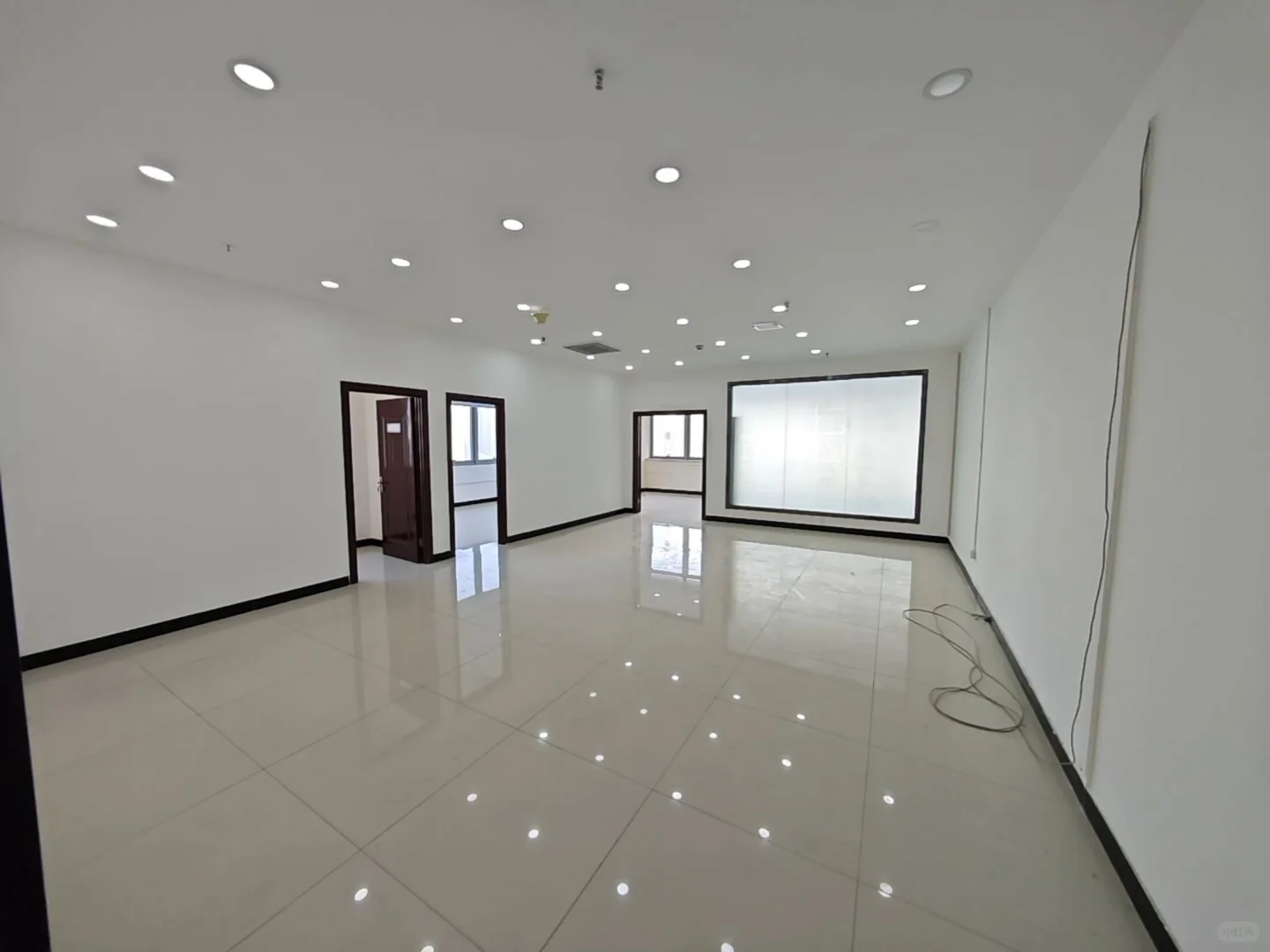 这便宜吗？1.6租了这套水区会展中心写字间