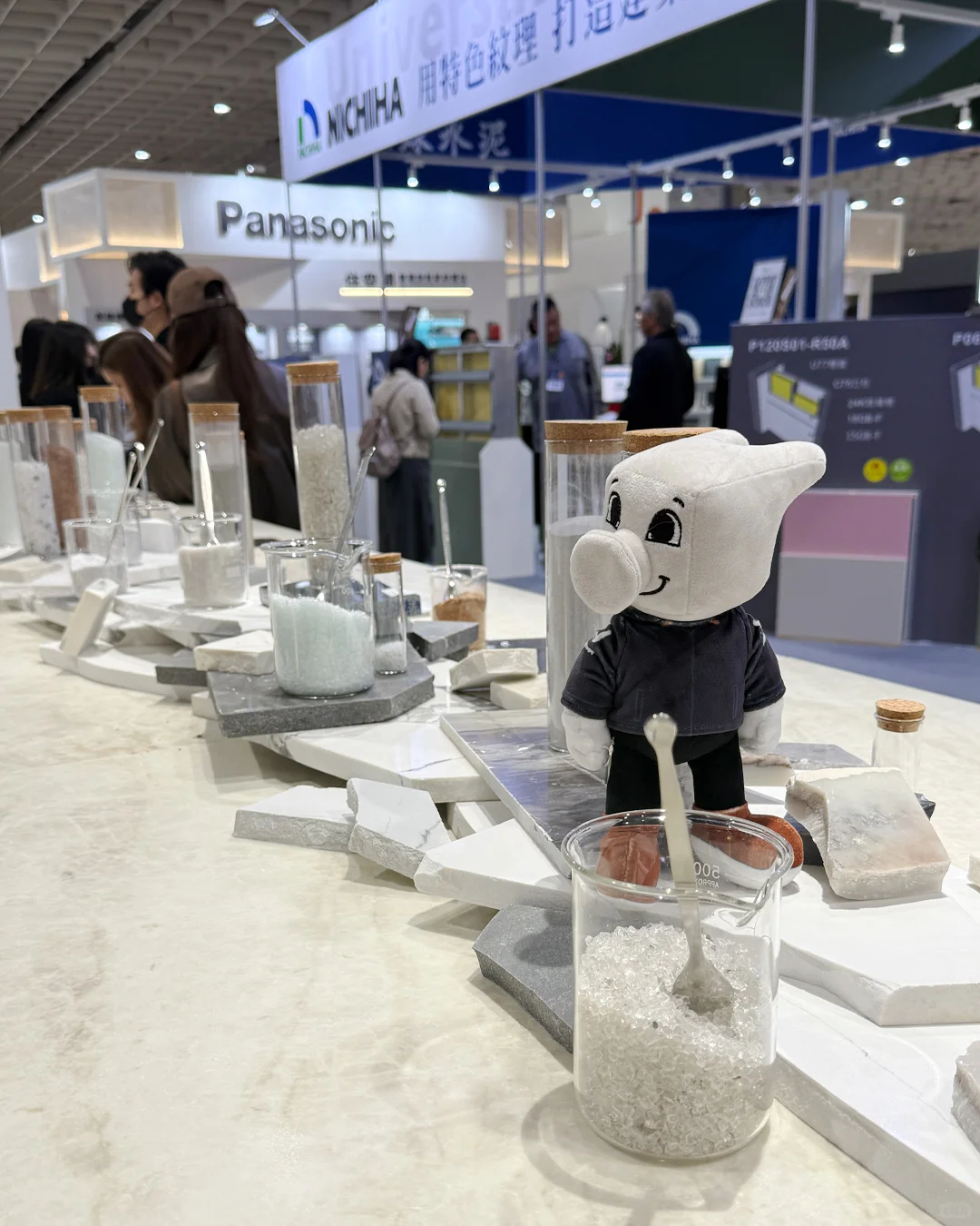 秘密行动？ 10小时飞行只为参加这个展会