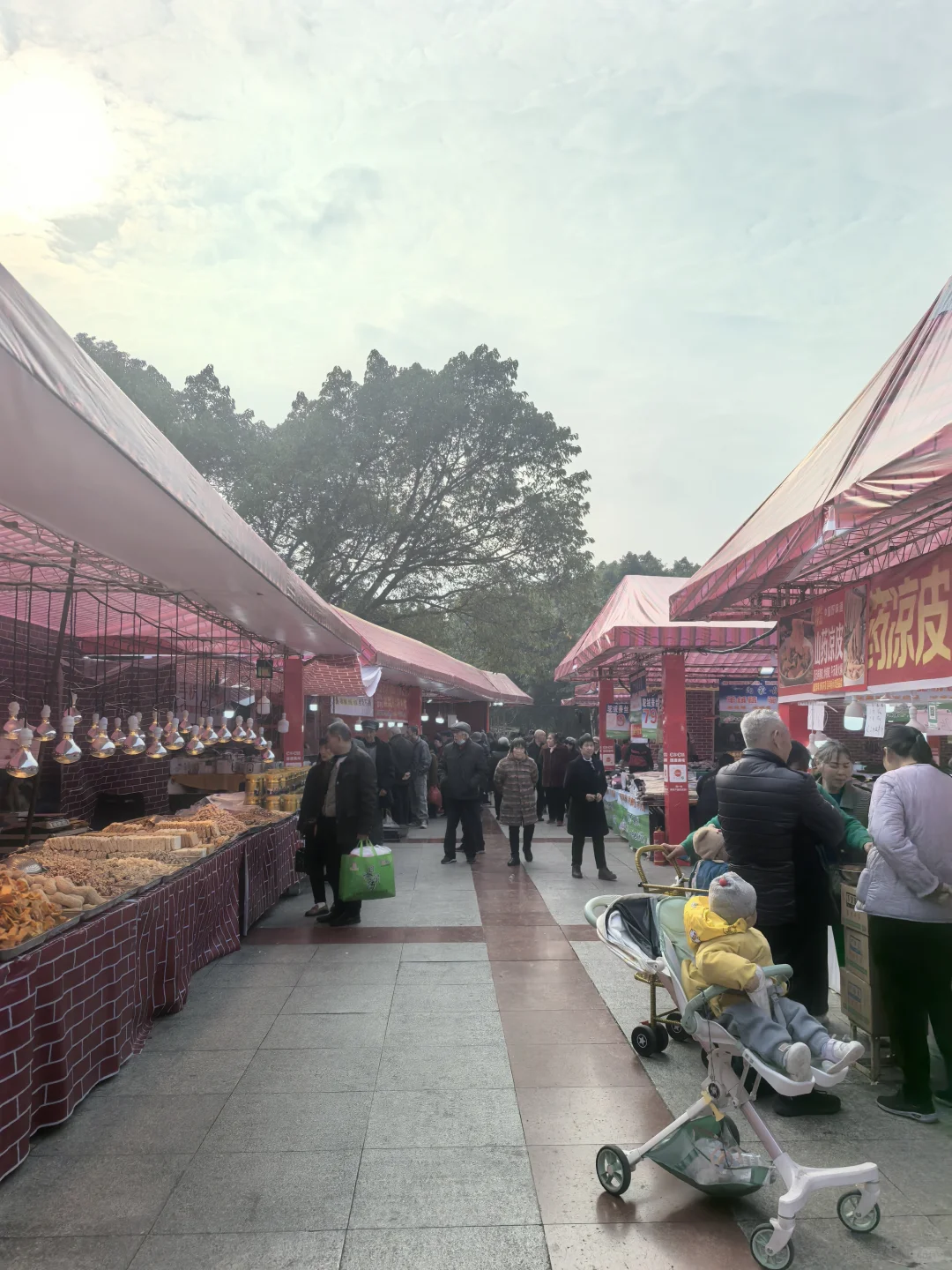 ?群益广场.展销会