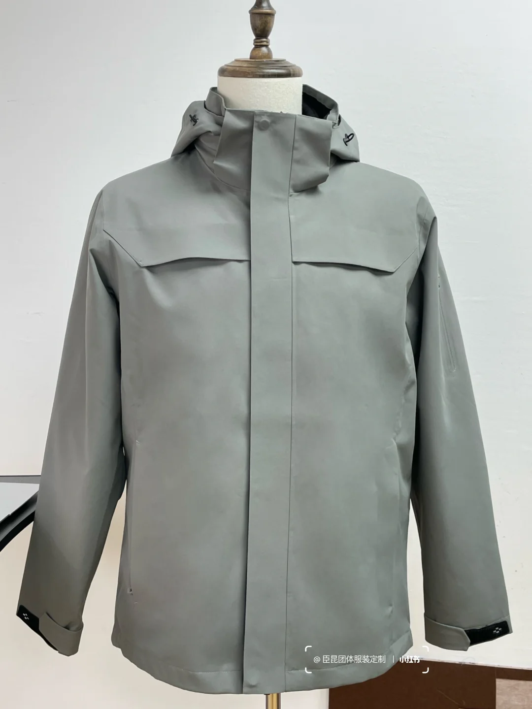 行政采购闭眼入的高级灰冲锋衣✨