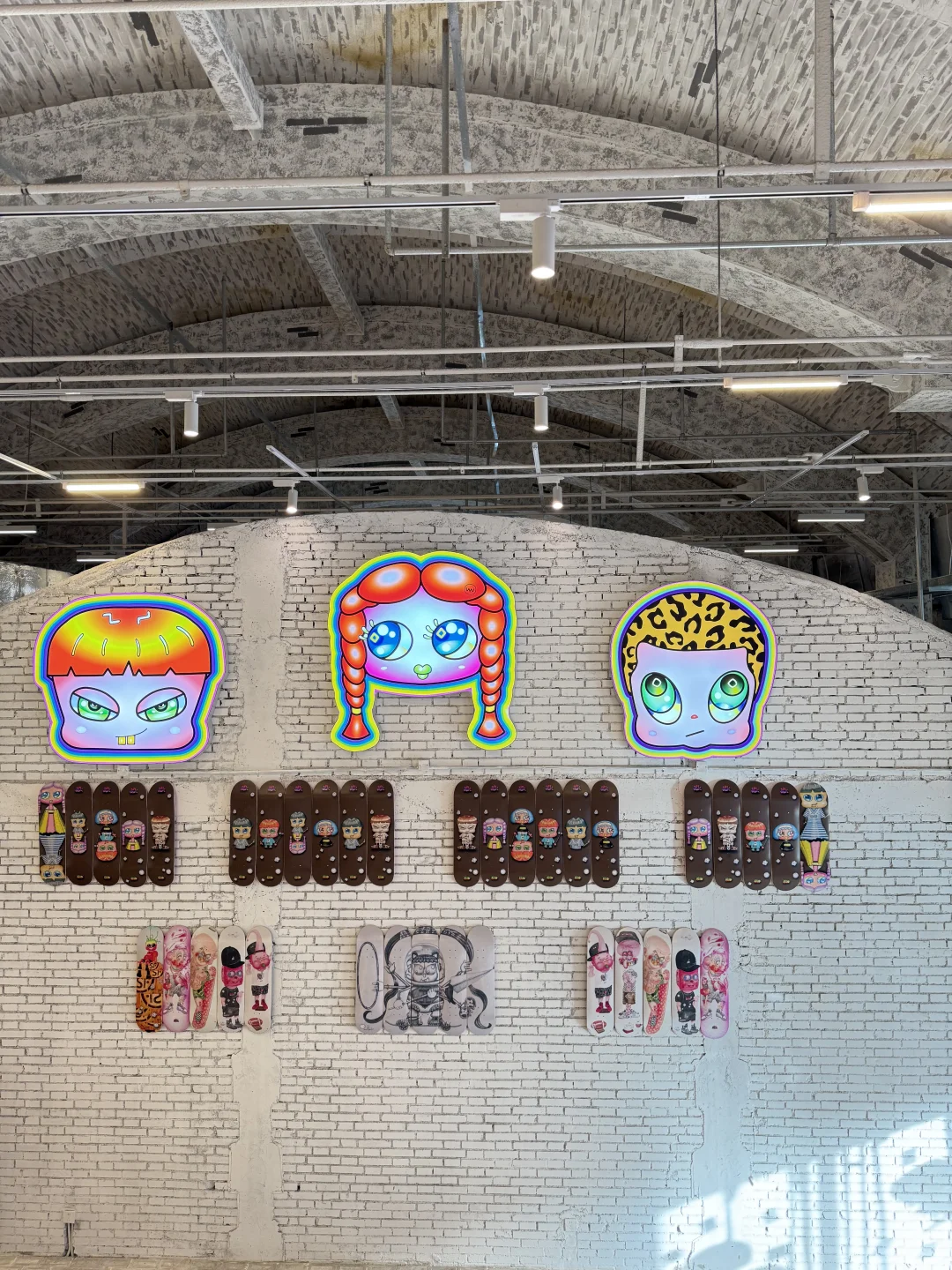 石家庄工业风场馆惊现《七只不抓老鼠的猫》?