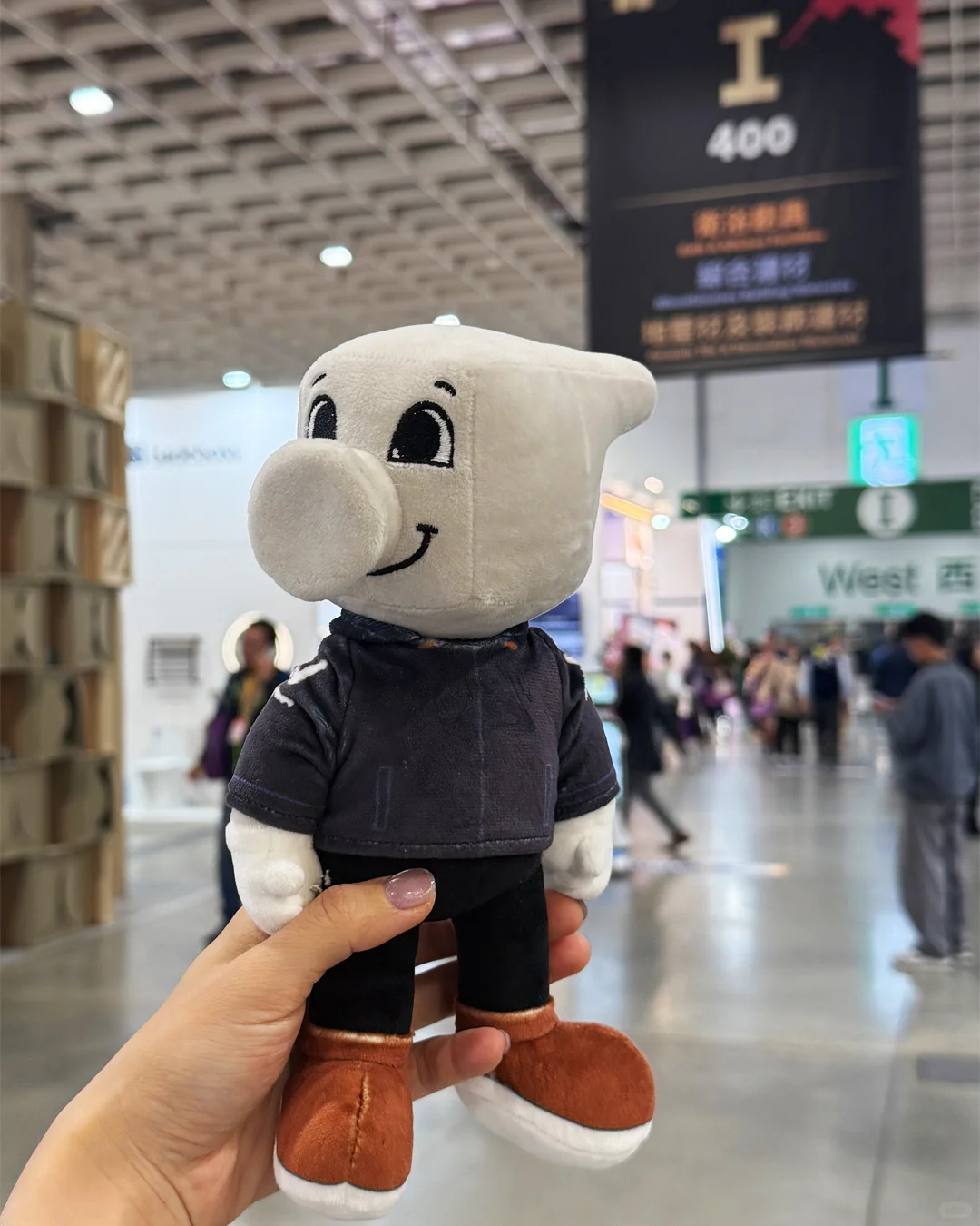 秘密行动？ 10小时飞行只为参加这个展会