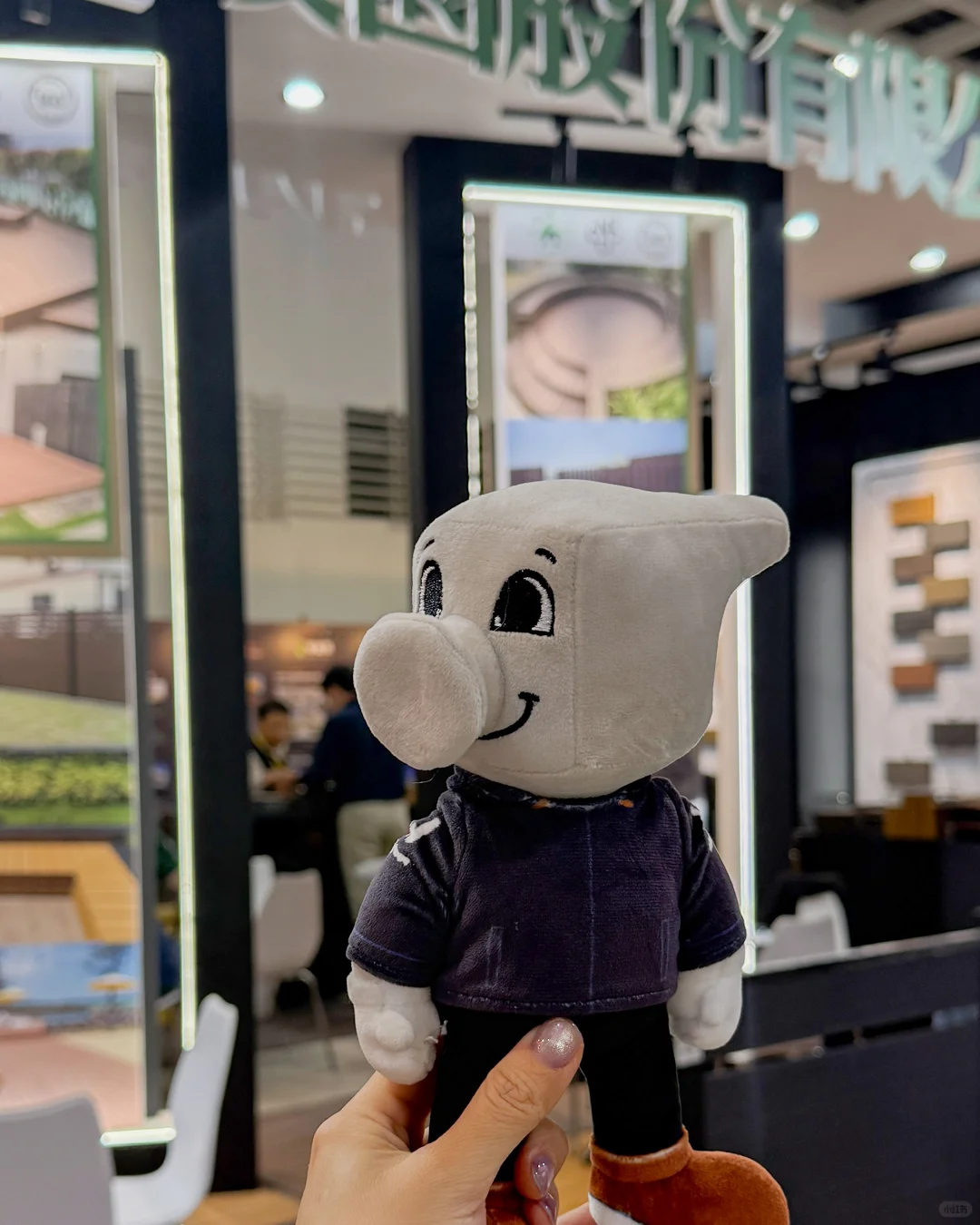 秘密行动？ 10小时飞行只为参加这个展会