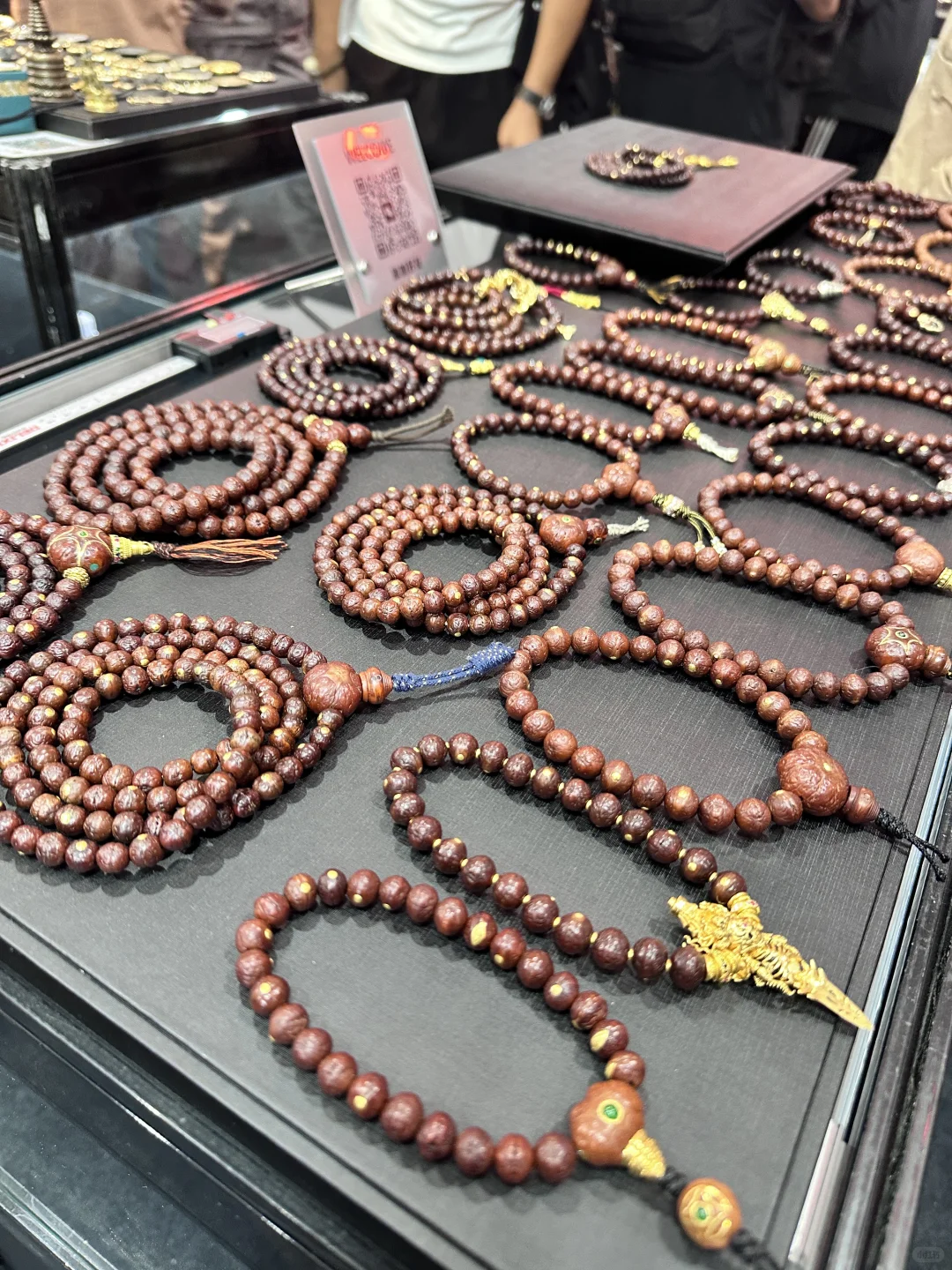 来了！来了！现场人潮涌动！