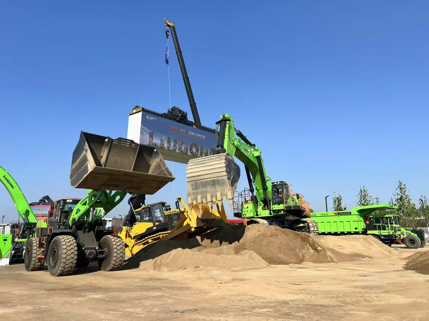 闲来无事看个展