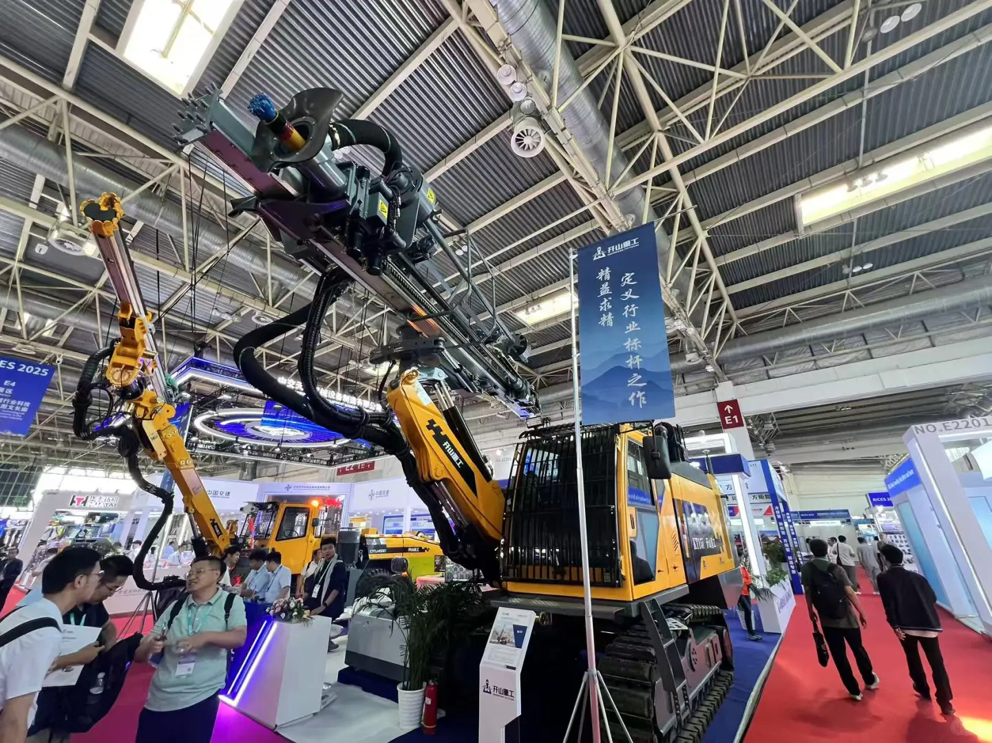 闲来无事看个展