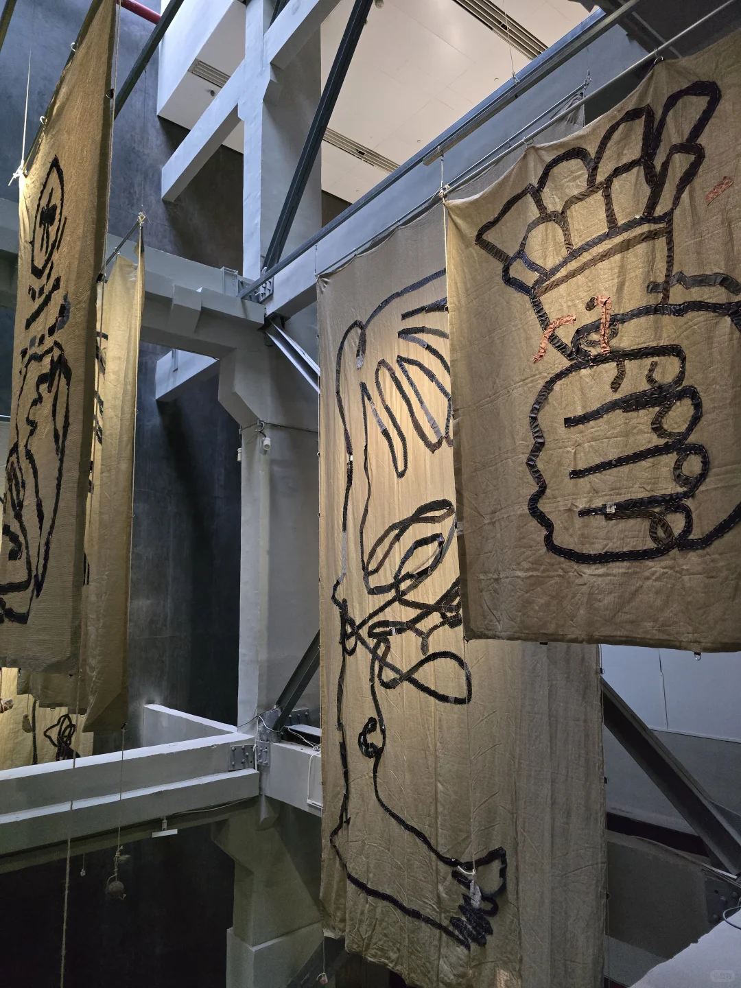 上海双年展｜“花儿听到蜜蜂了吗？”