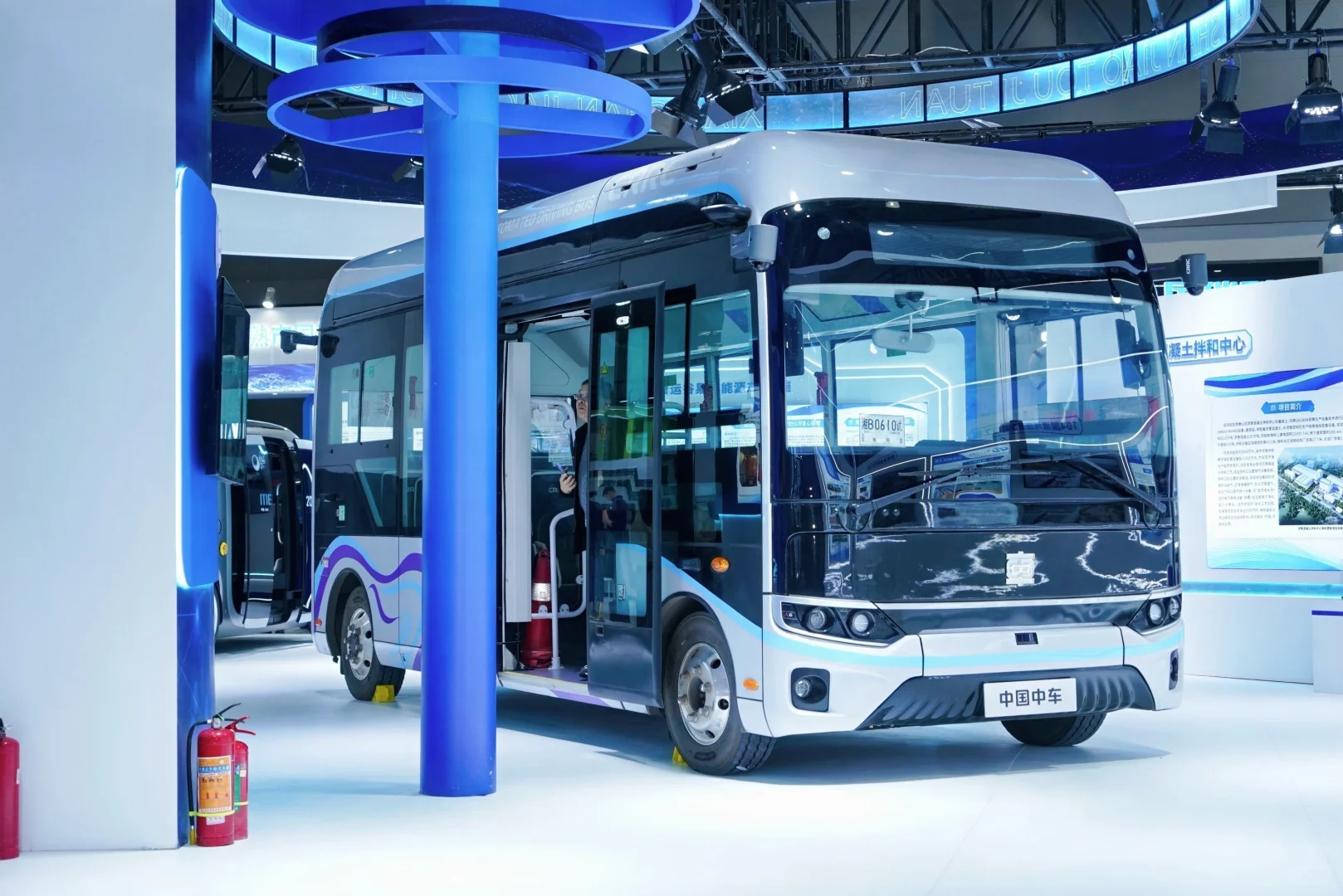 今日要闻：怎么展会里都是男摄