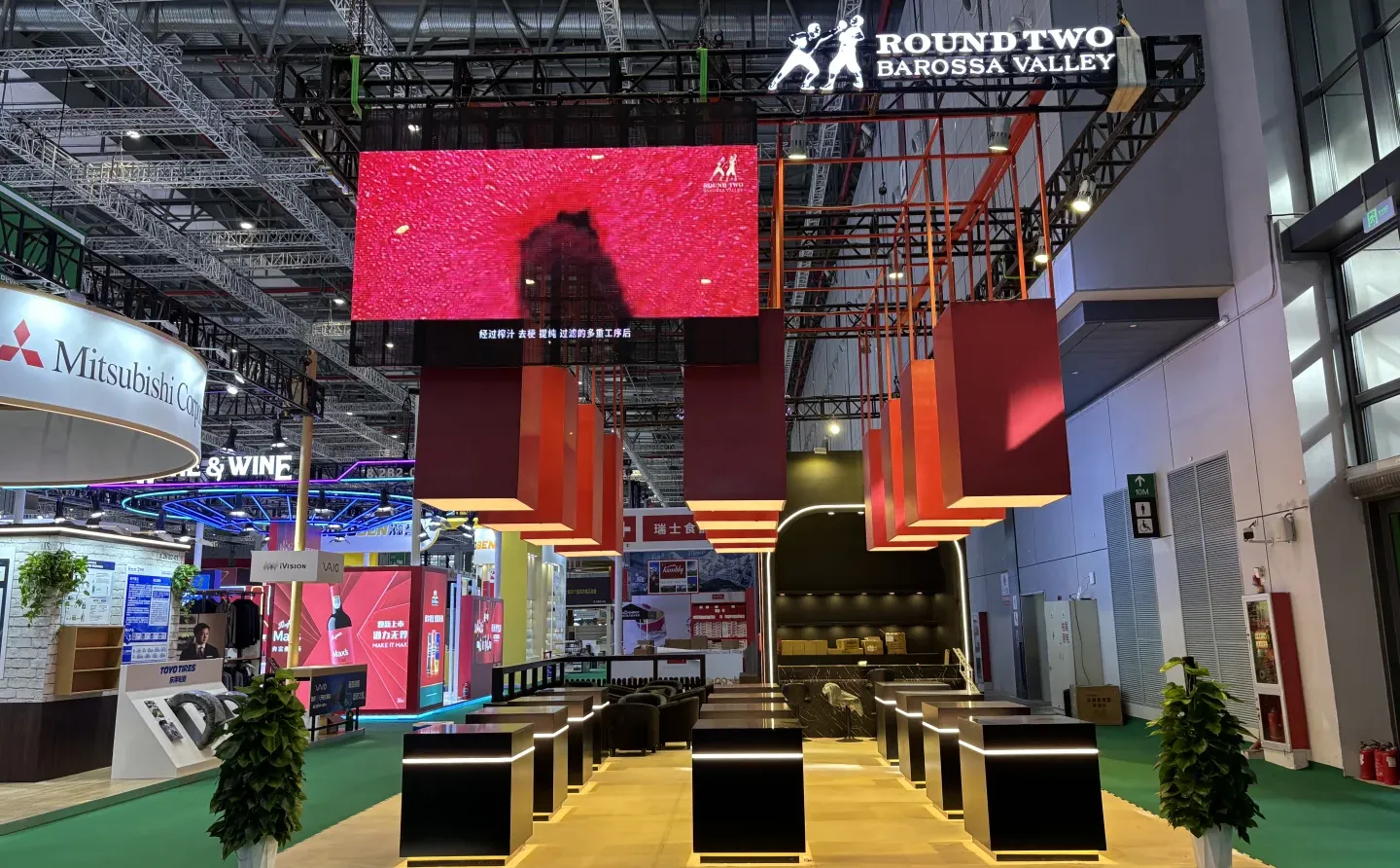 进博会展台美学暴击?朗图酒庄展台也太会了